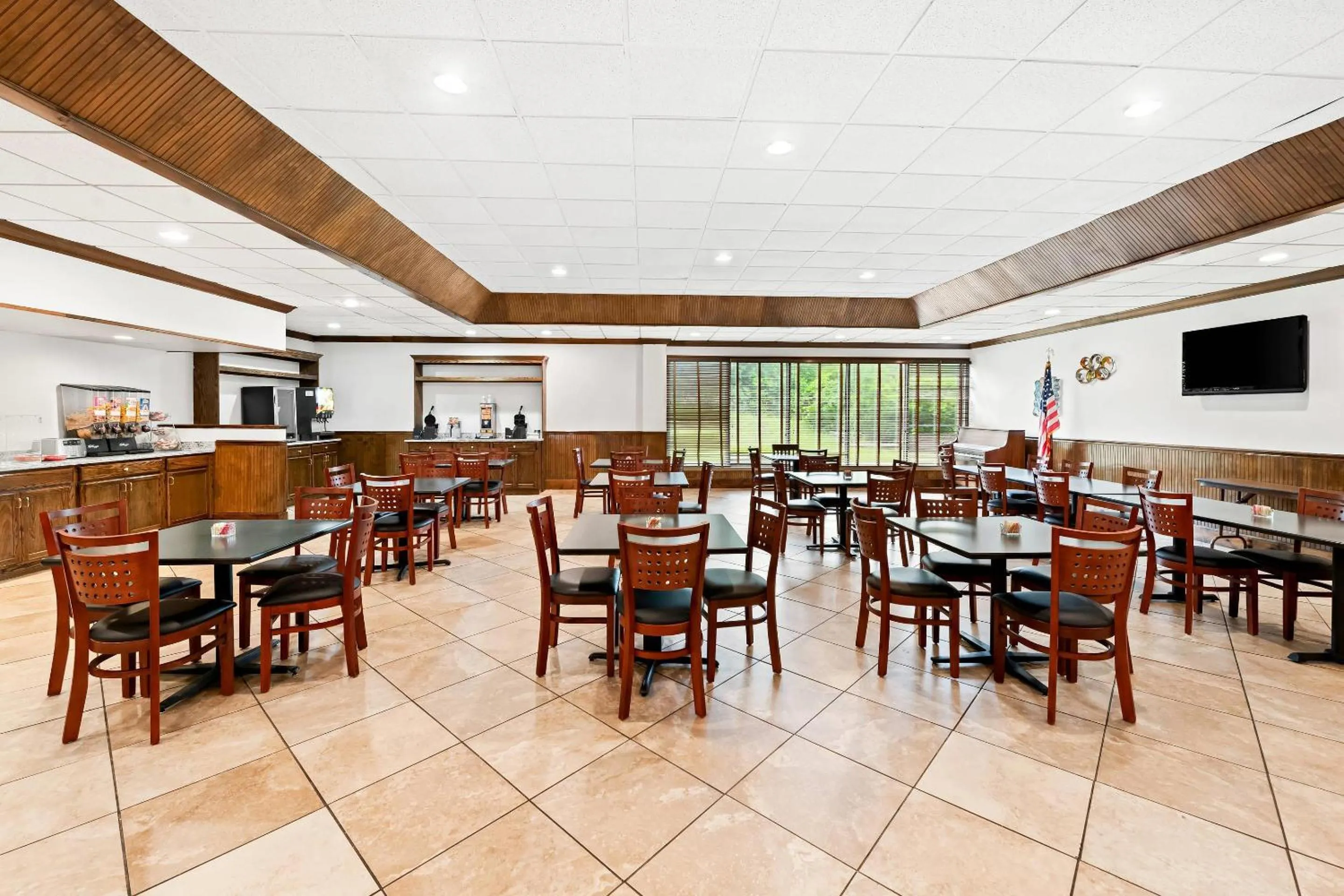 Breakfast in Quality Inn Dayton Airport