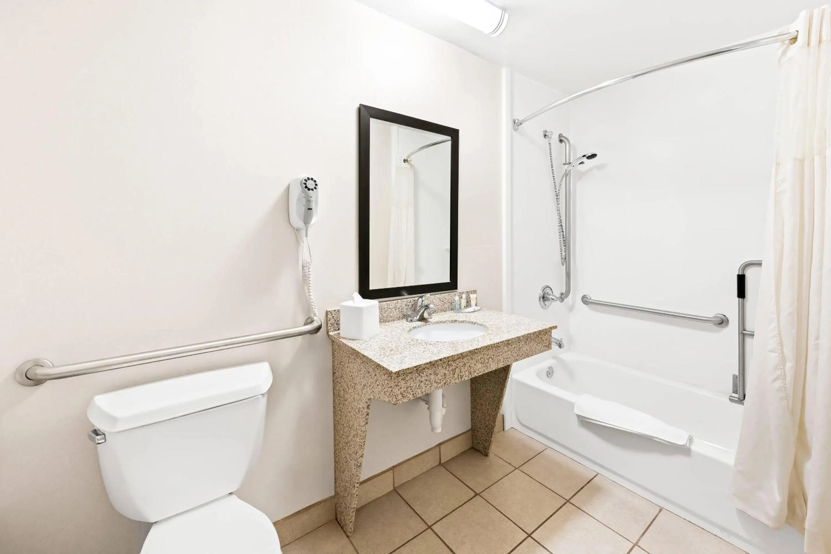 Bedroom in Quality Inn Dayton Airport