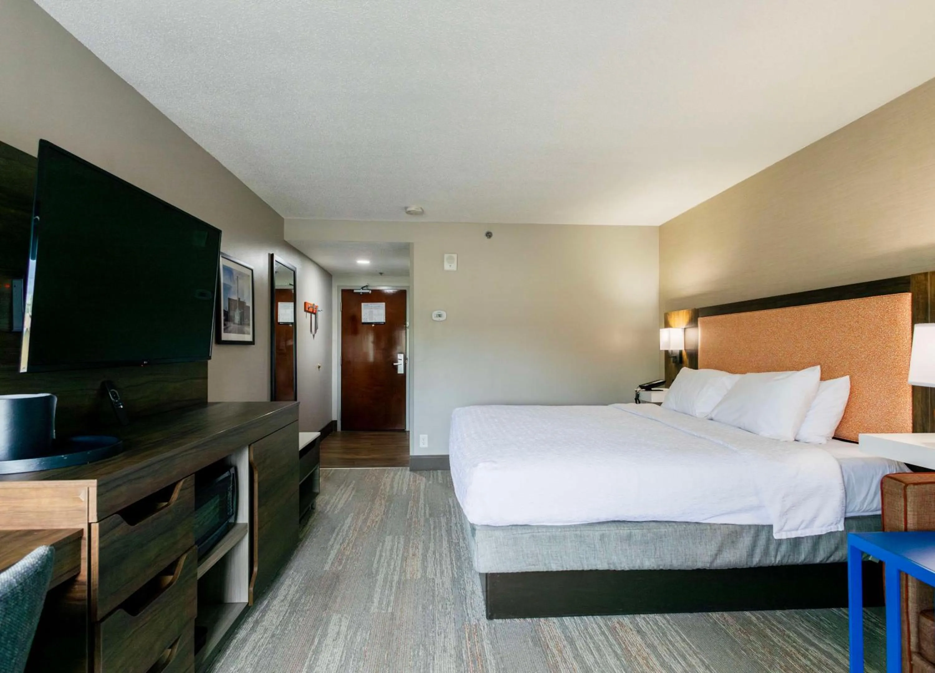 Photo of the whole room, Bed in Hampton Inn Springfield