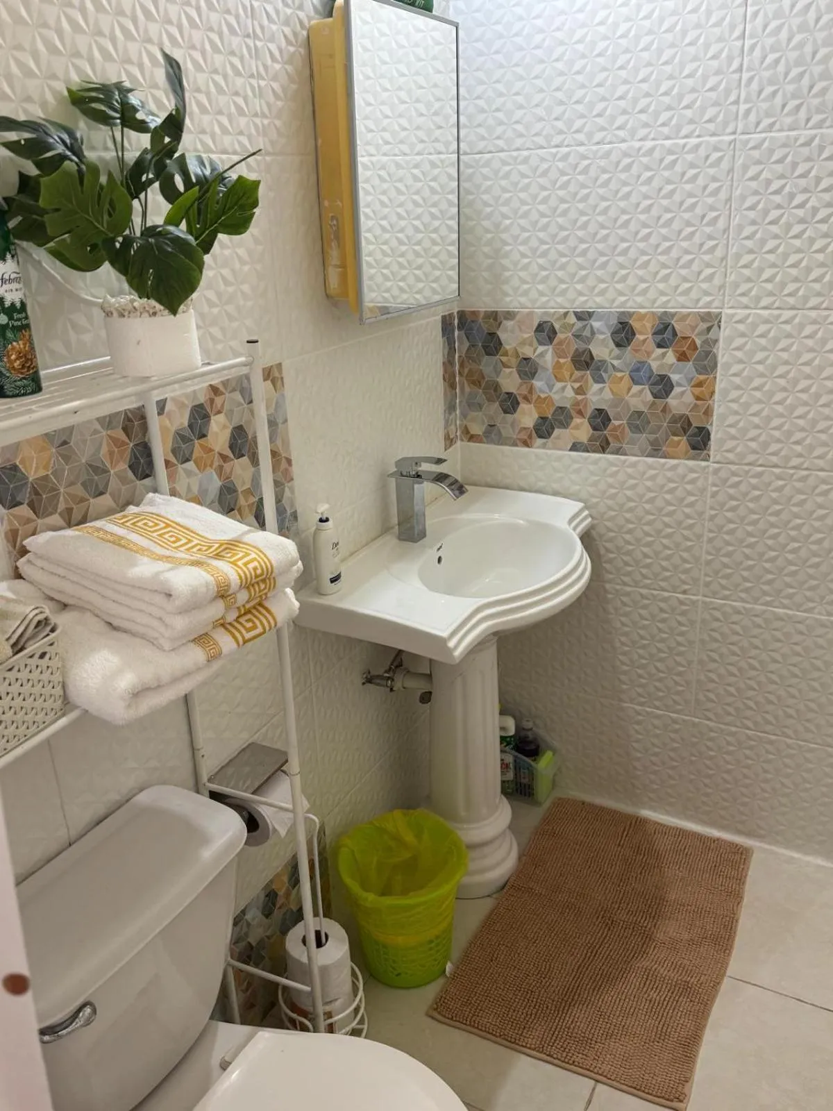 Bathroom in Rhyne Park Inn