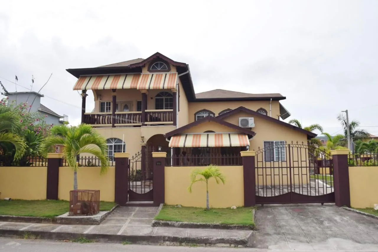 Property building in Rhyne Park Inn