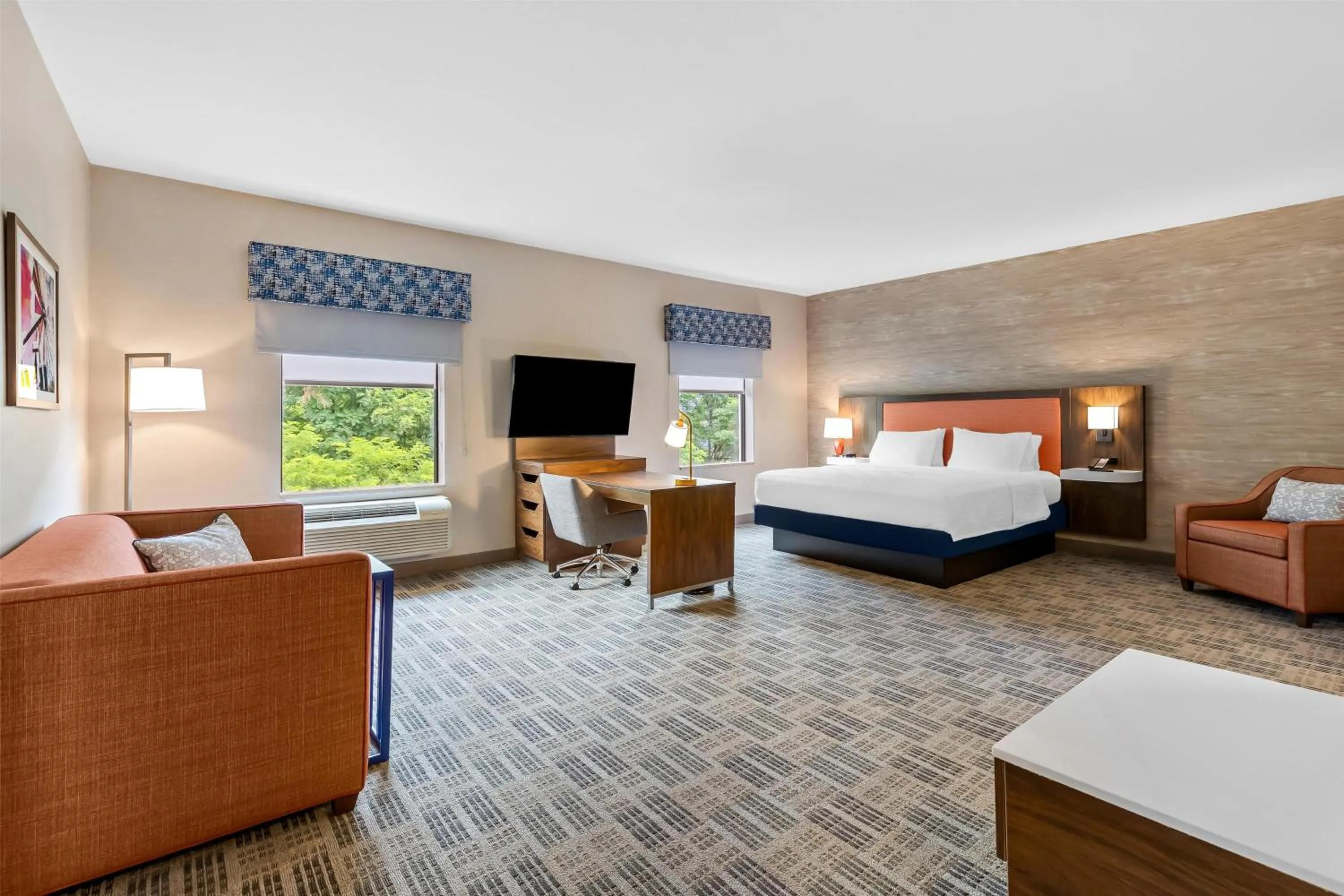 Bedroom, Bed in Hampton Inn & Suites Grove City