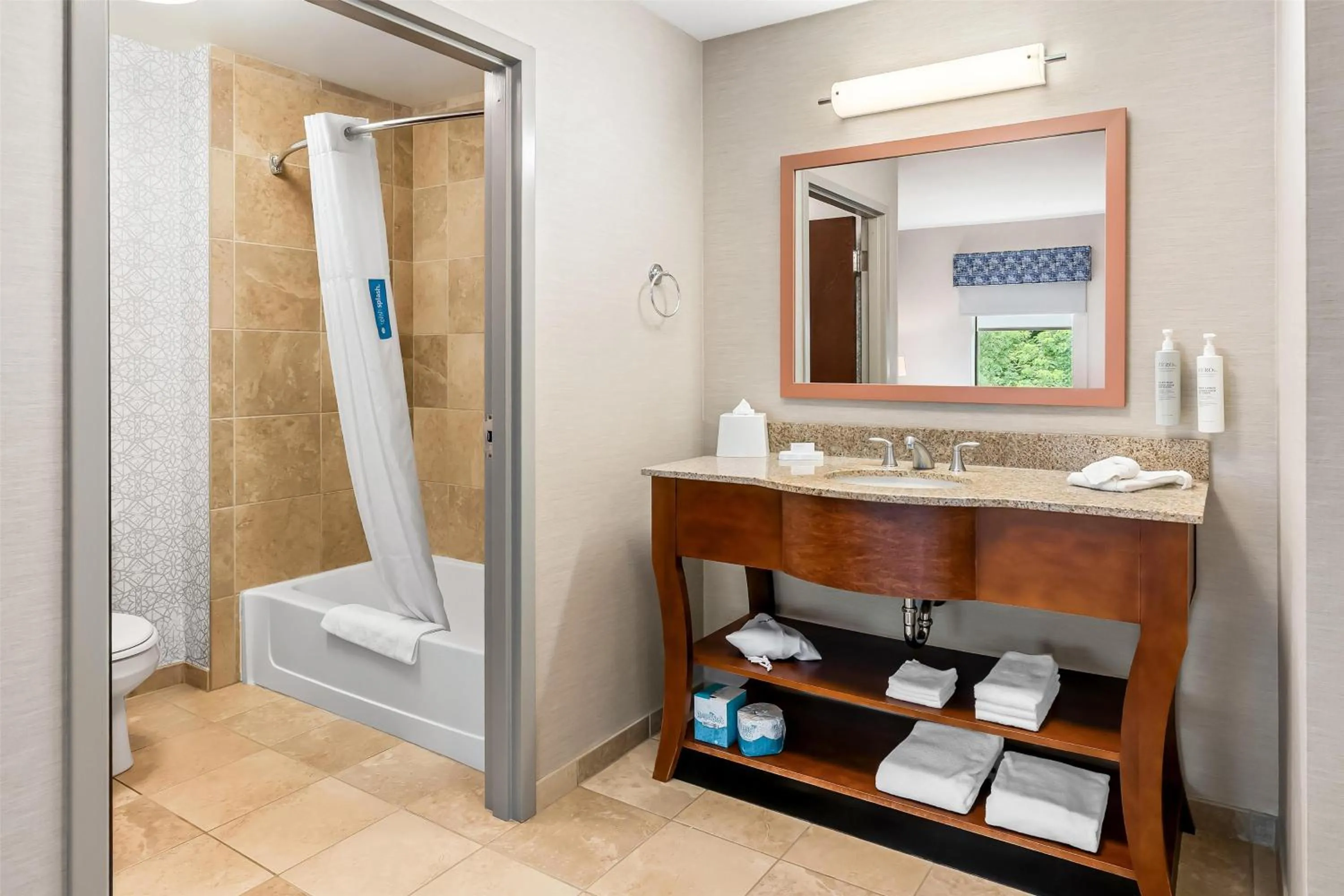 Bathroom in Hampton Inn & Suites Grove City