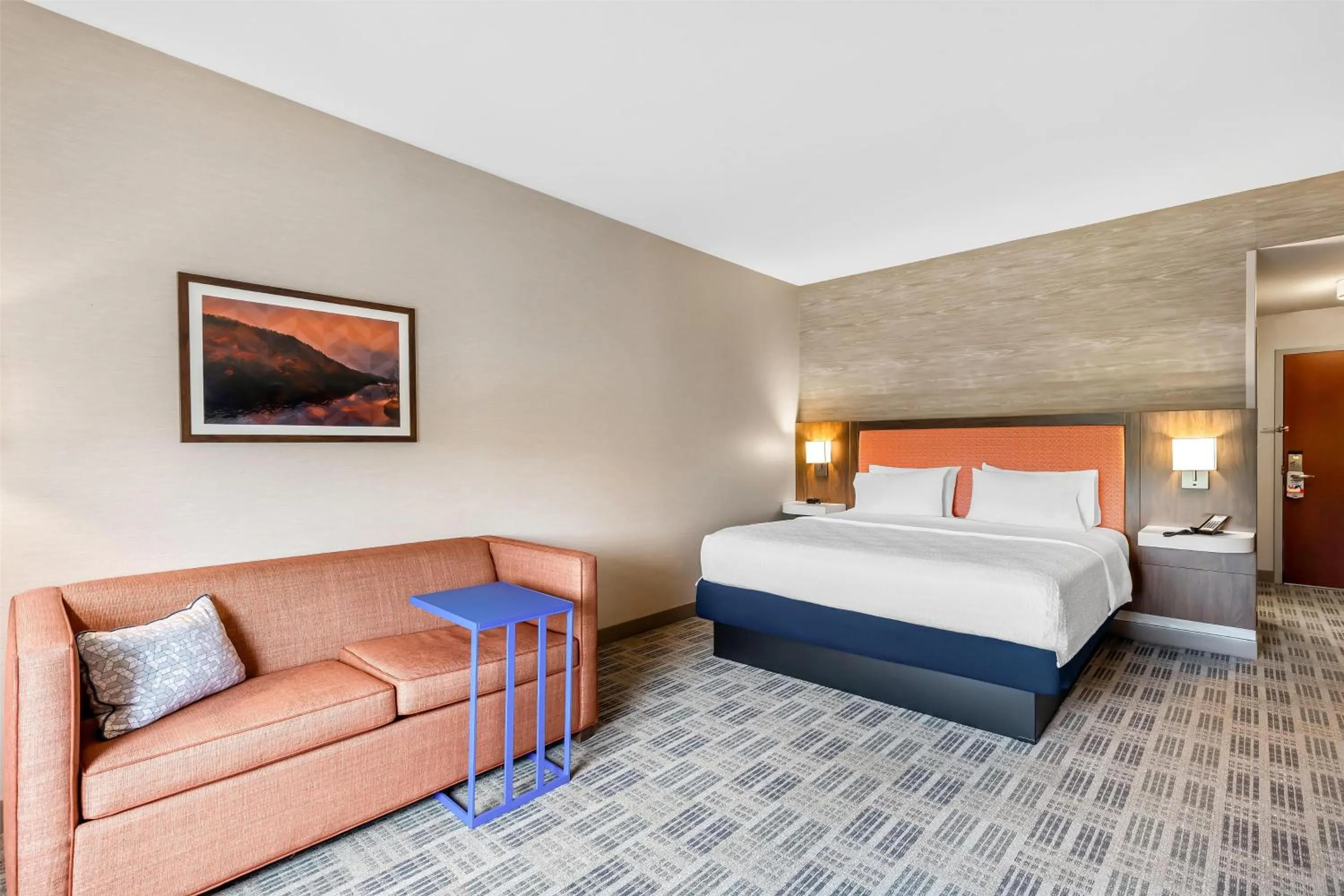 Living room, Bed in Hampton Inn & Suites Grove City