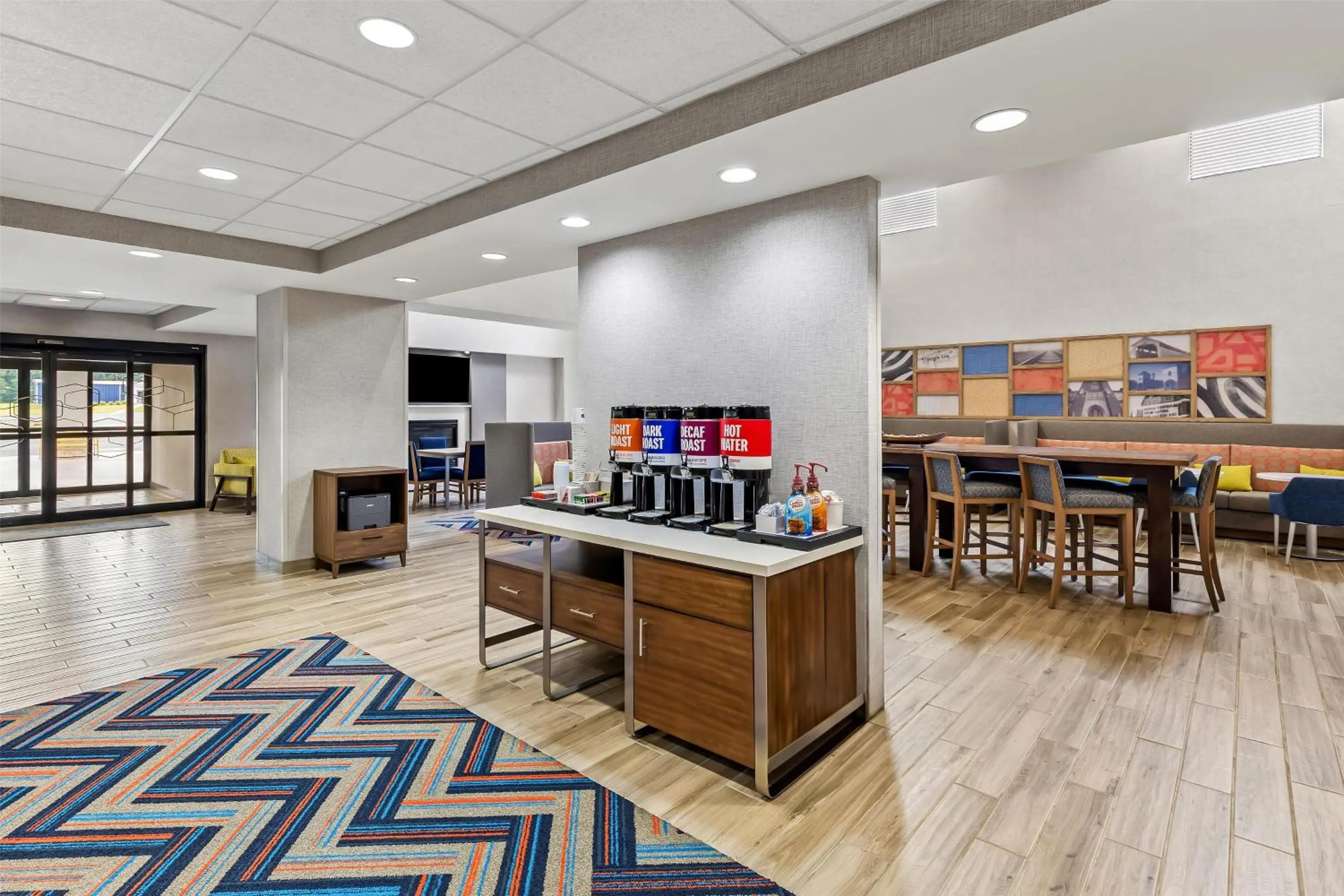 Lobby or reception in Hampton Inn & Suites Grove City