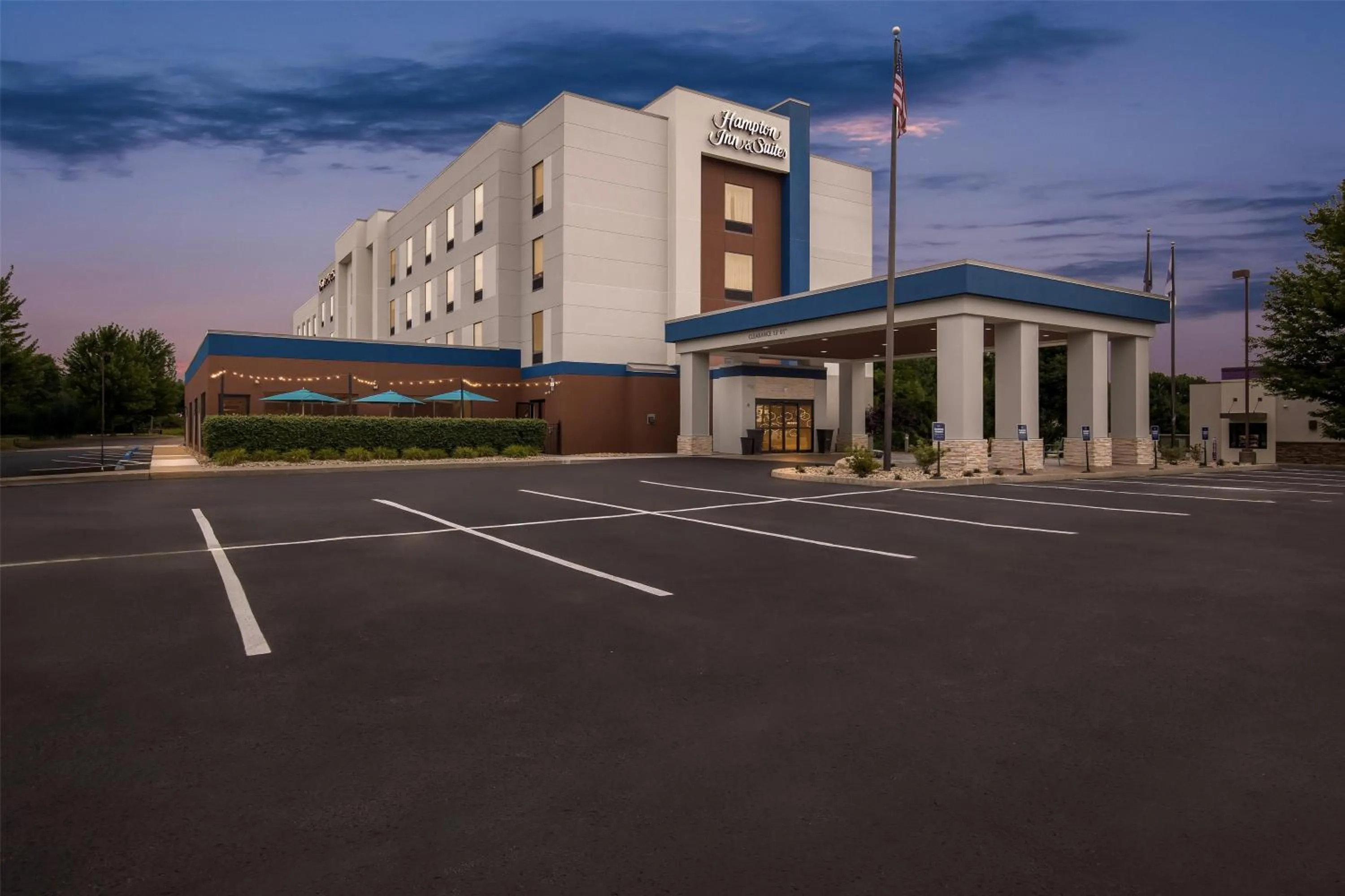 Property building in Hampton Inn & Suites Grove City