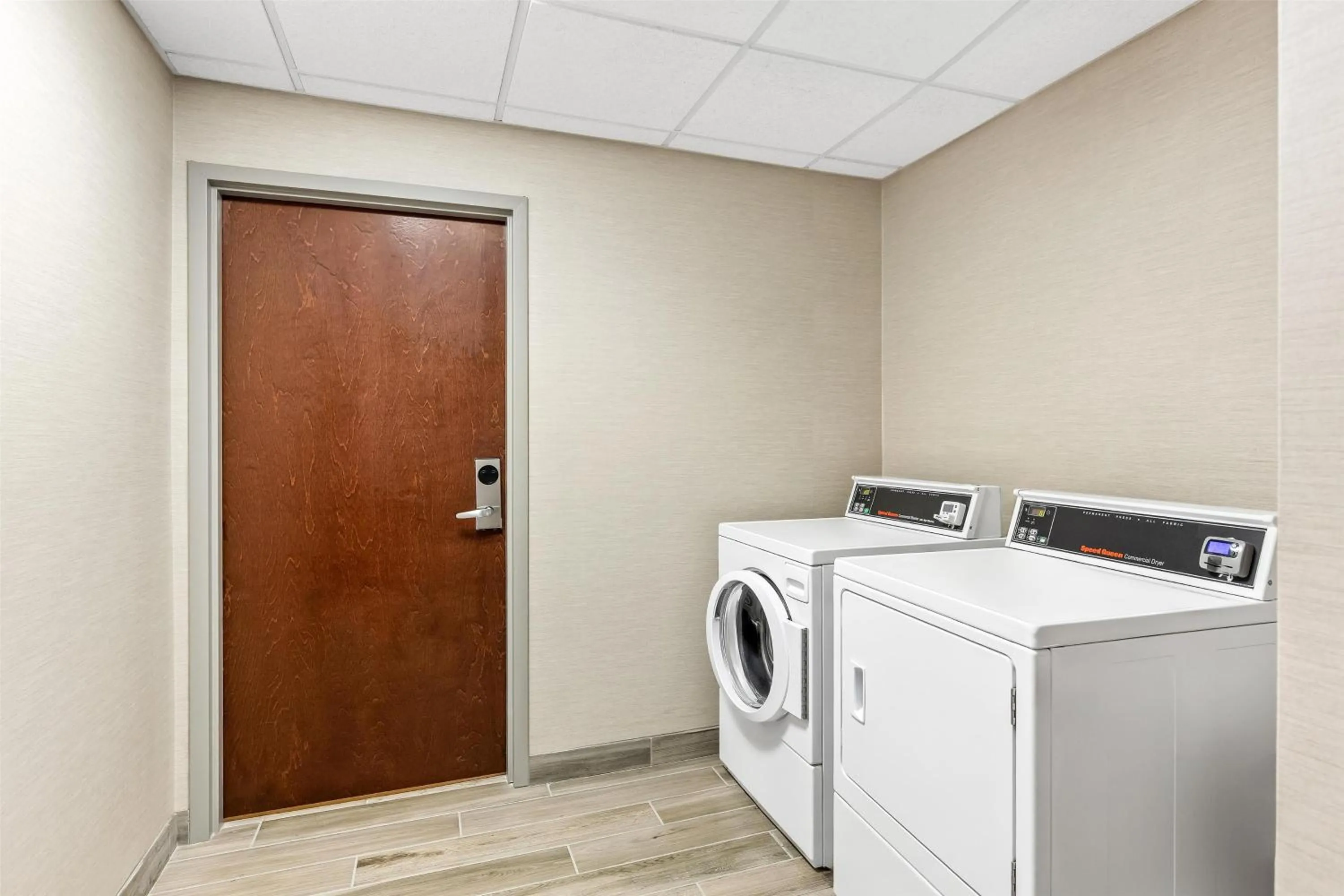 laundry in Hampton Inn & Suites Grove City