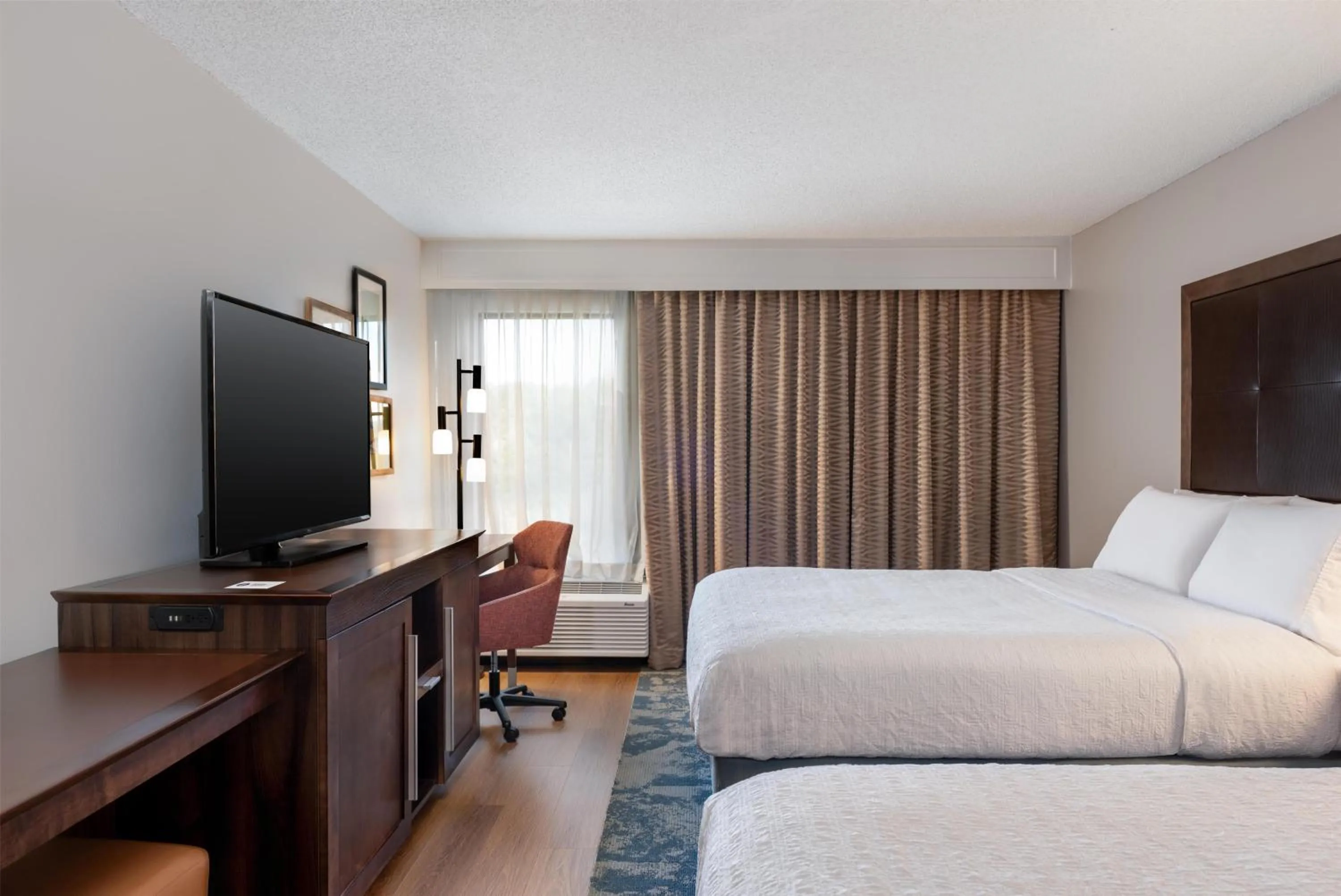 Bed in Hampton Inn South Hill