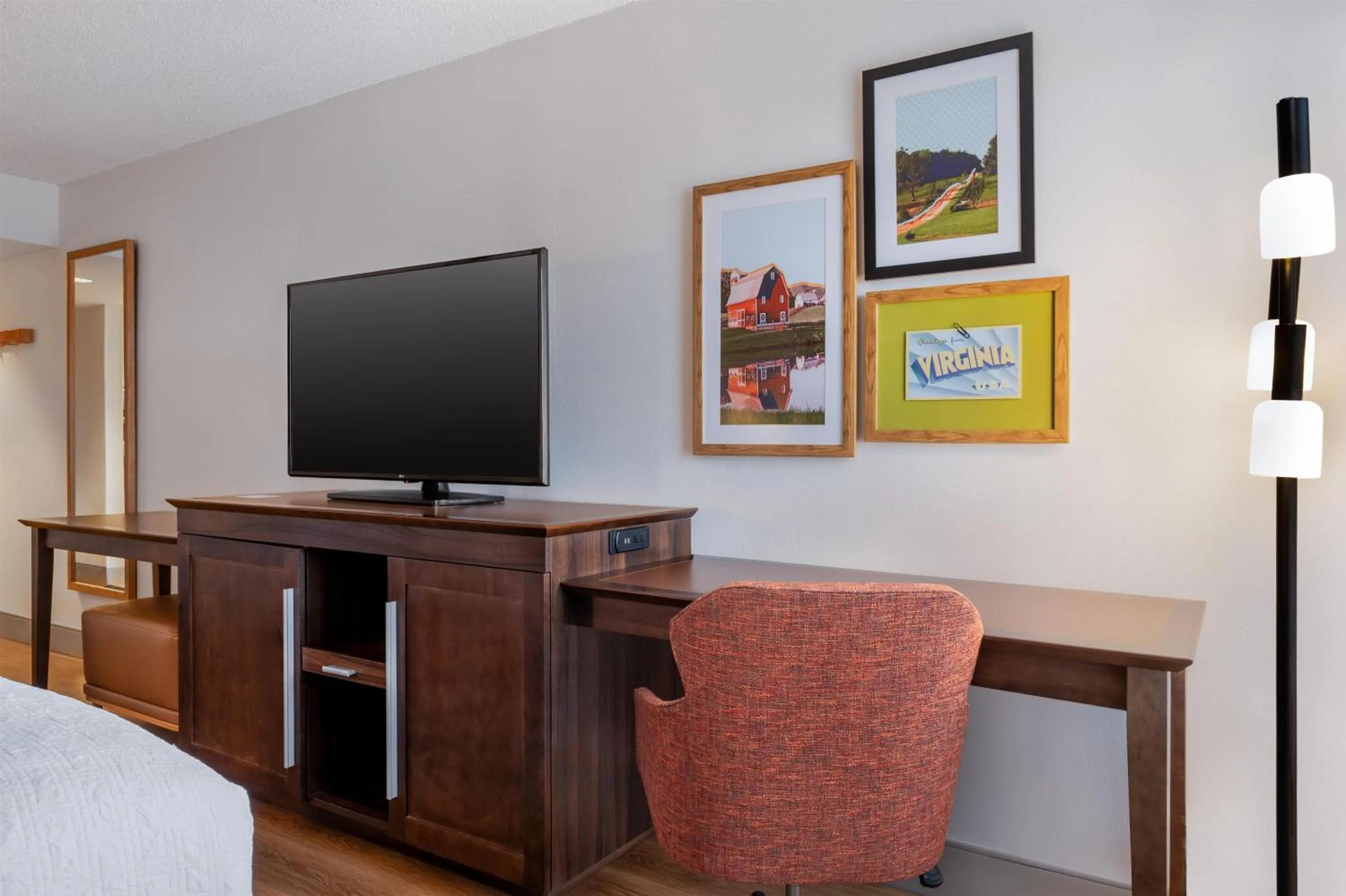 Bedroom, Bed in Hampton Inn South Hill