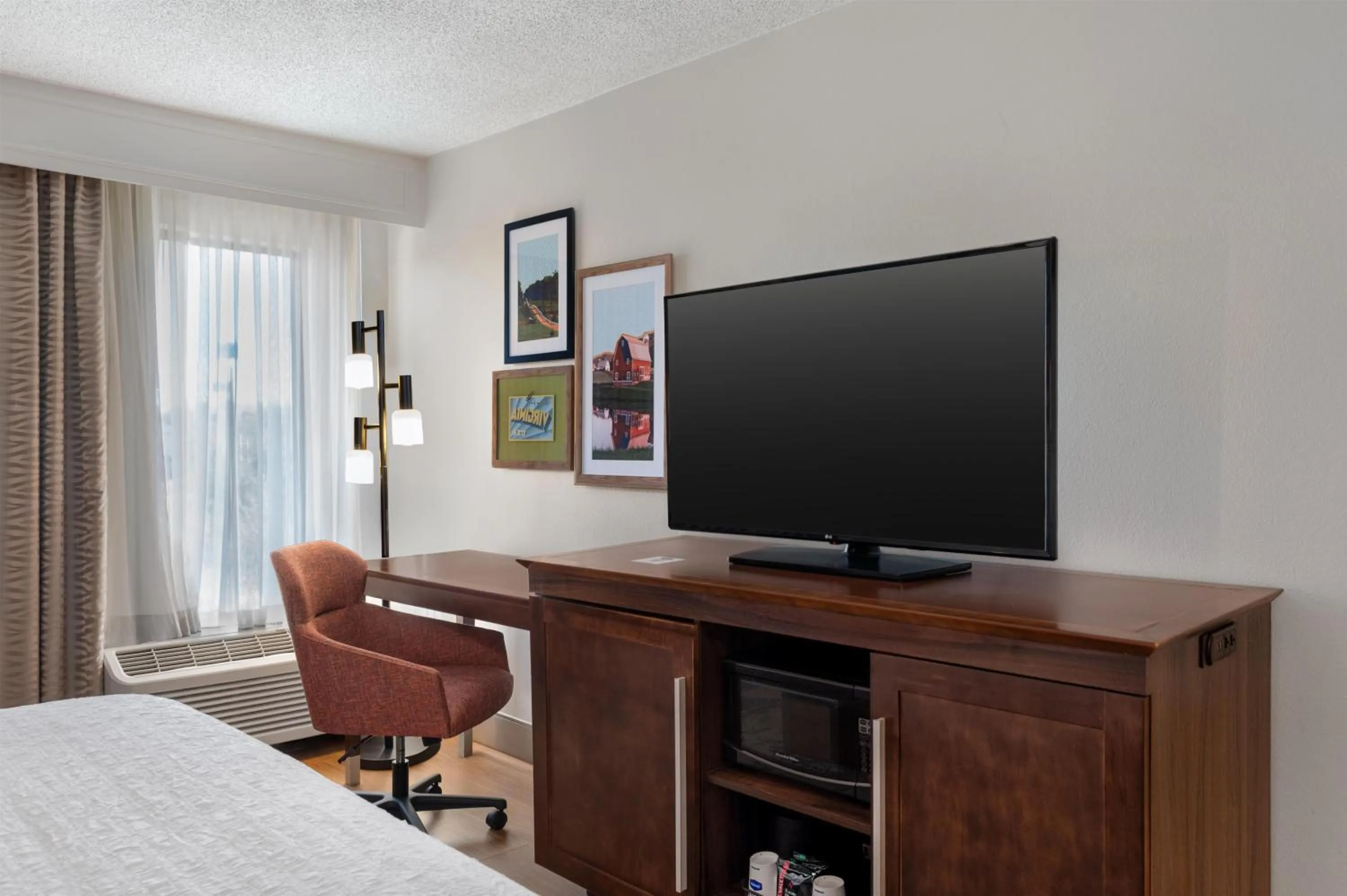 Bedroom, Bed in Hampton Inn South Hill