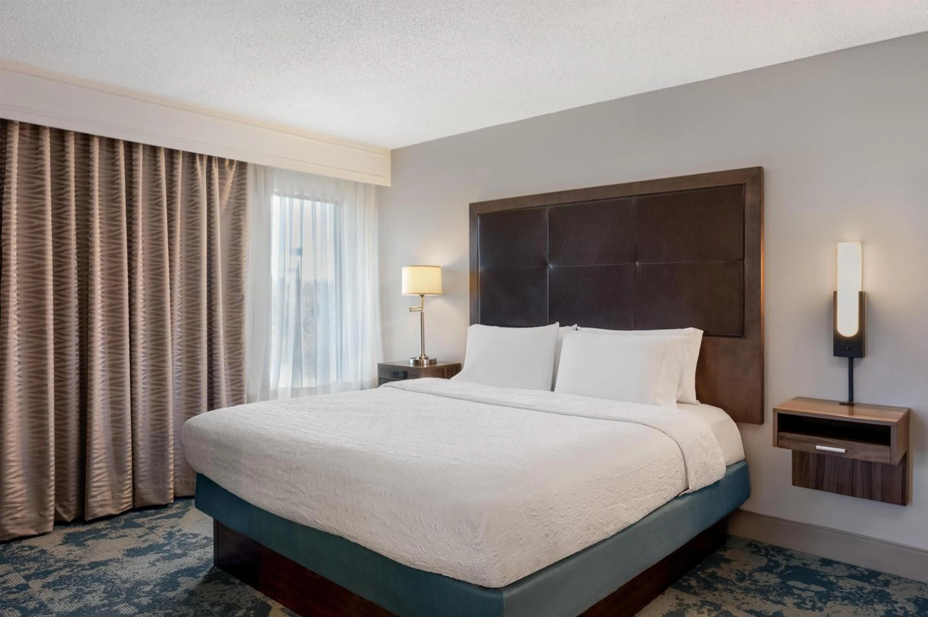 Bed in Hampton Inn South Hill