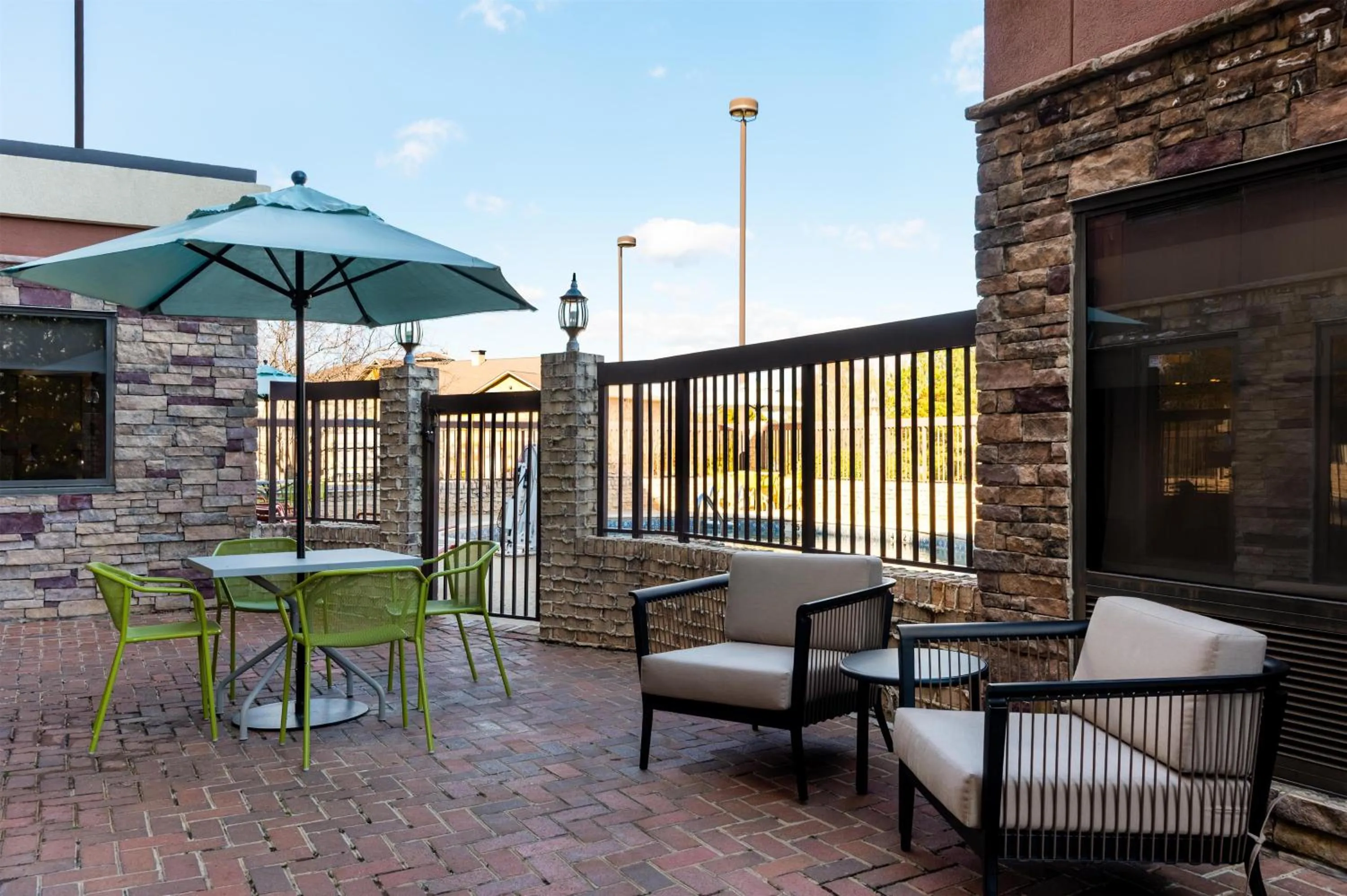 Patio in Hampton Inn South Hill