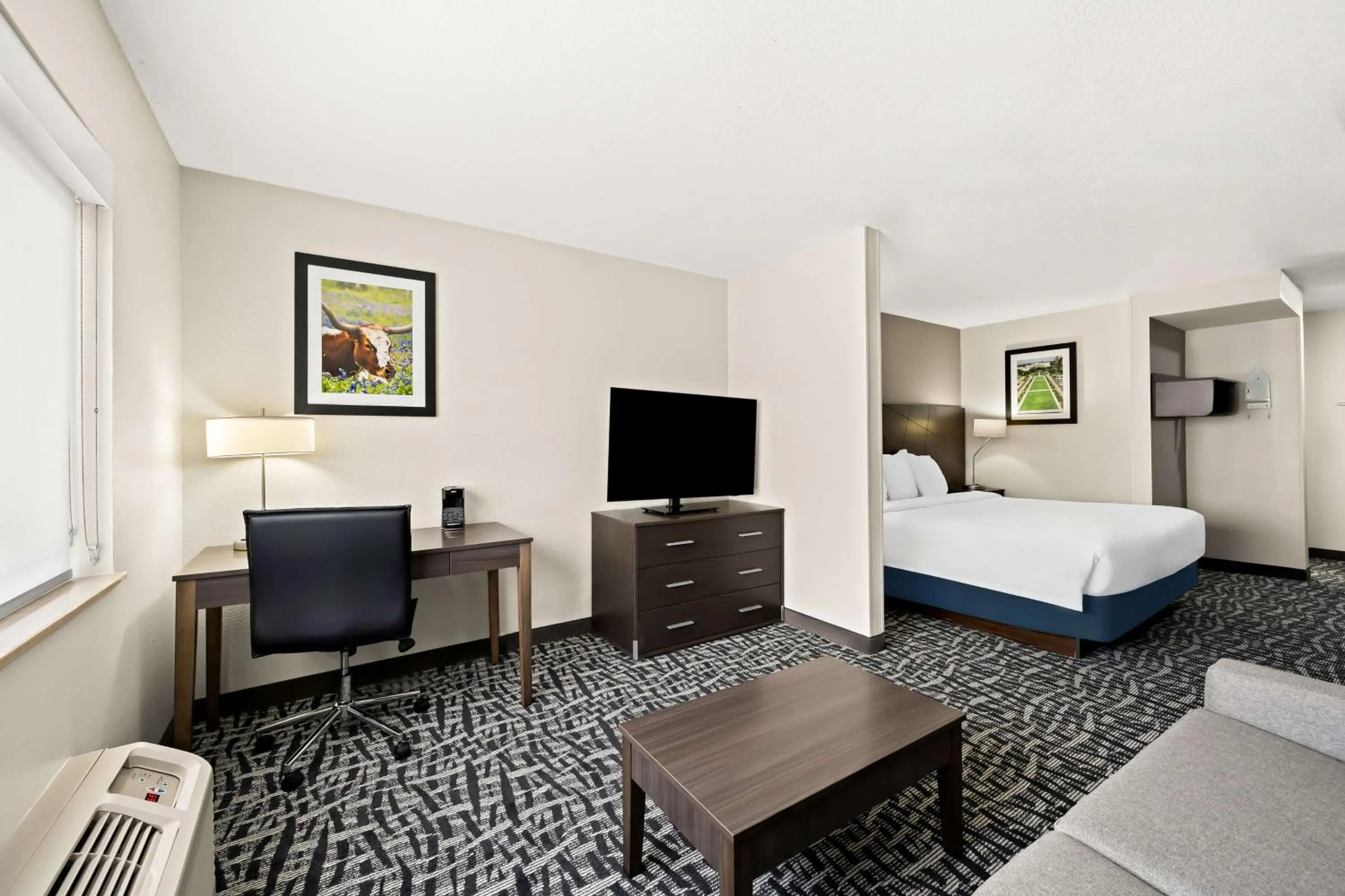 Photo of the whole room, Bed in Best Western Bryan College Station