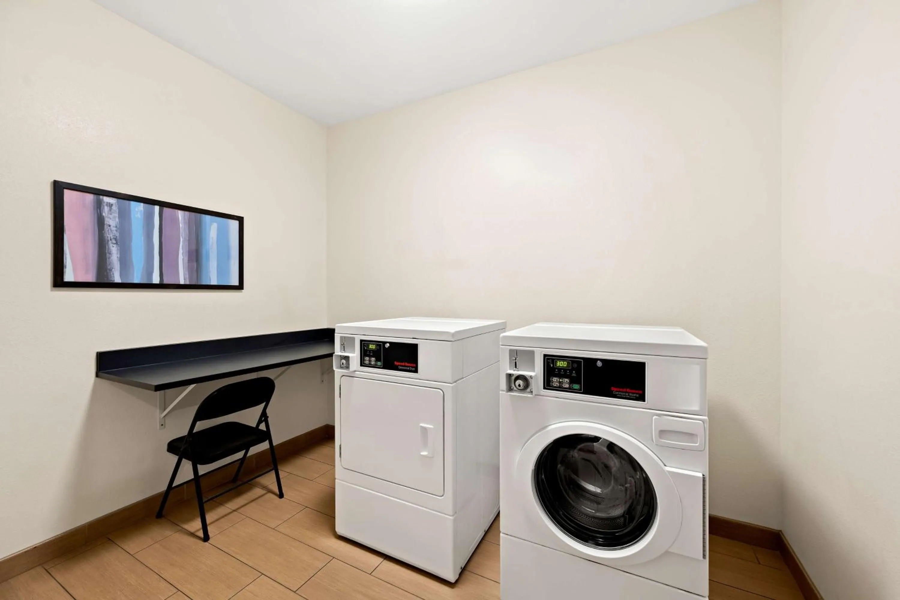laundry in Best Western Bryan College Station