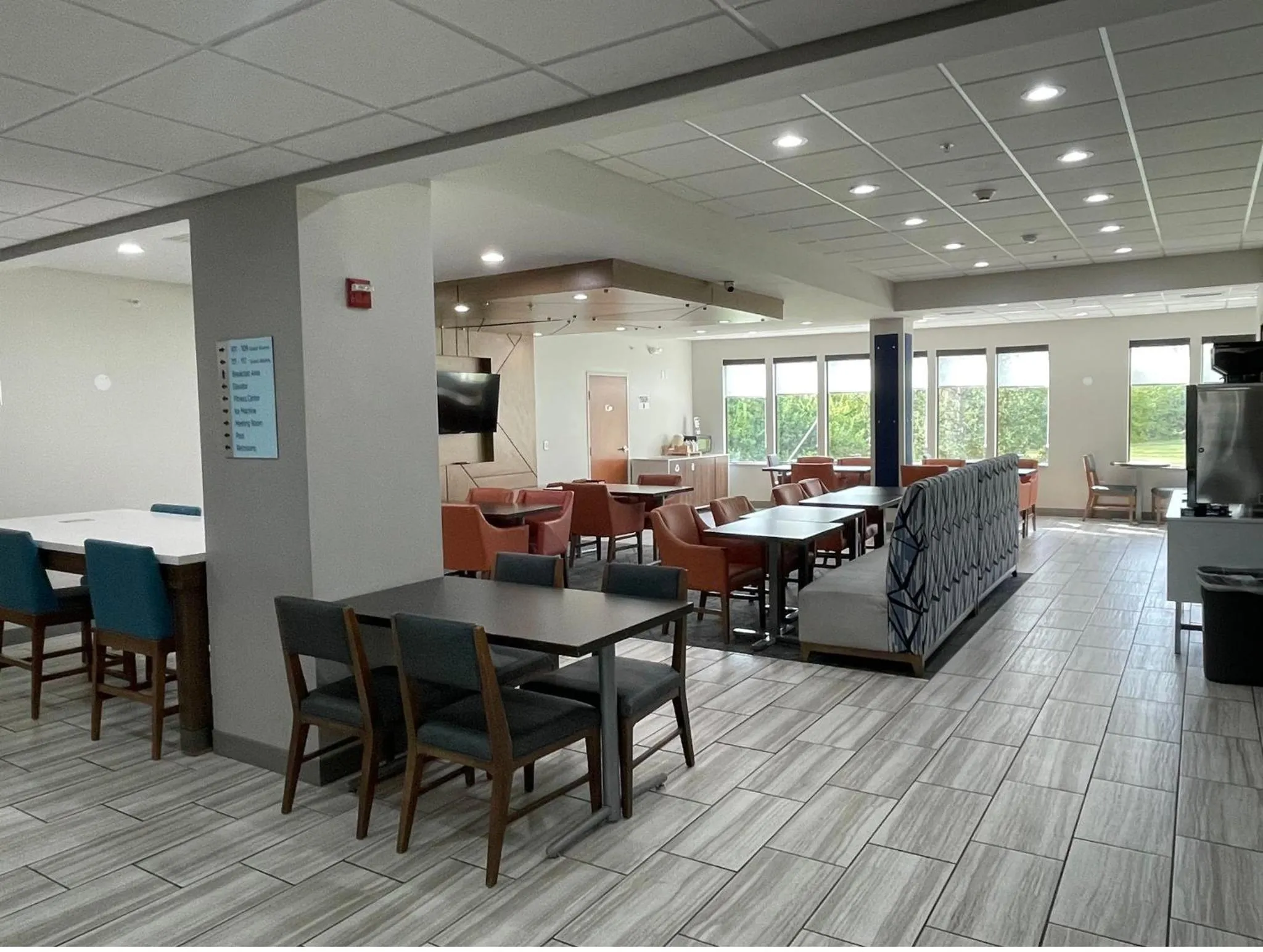 Breakfast in Holiday Inn Express Hotel & Suites Tipp City by IHG