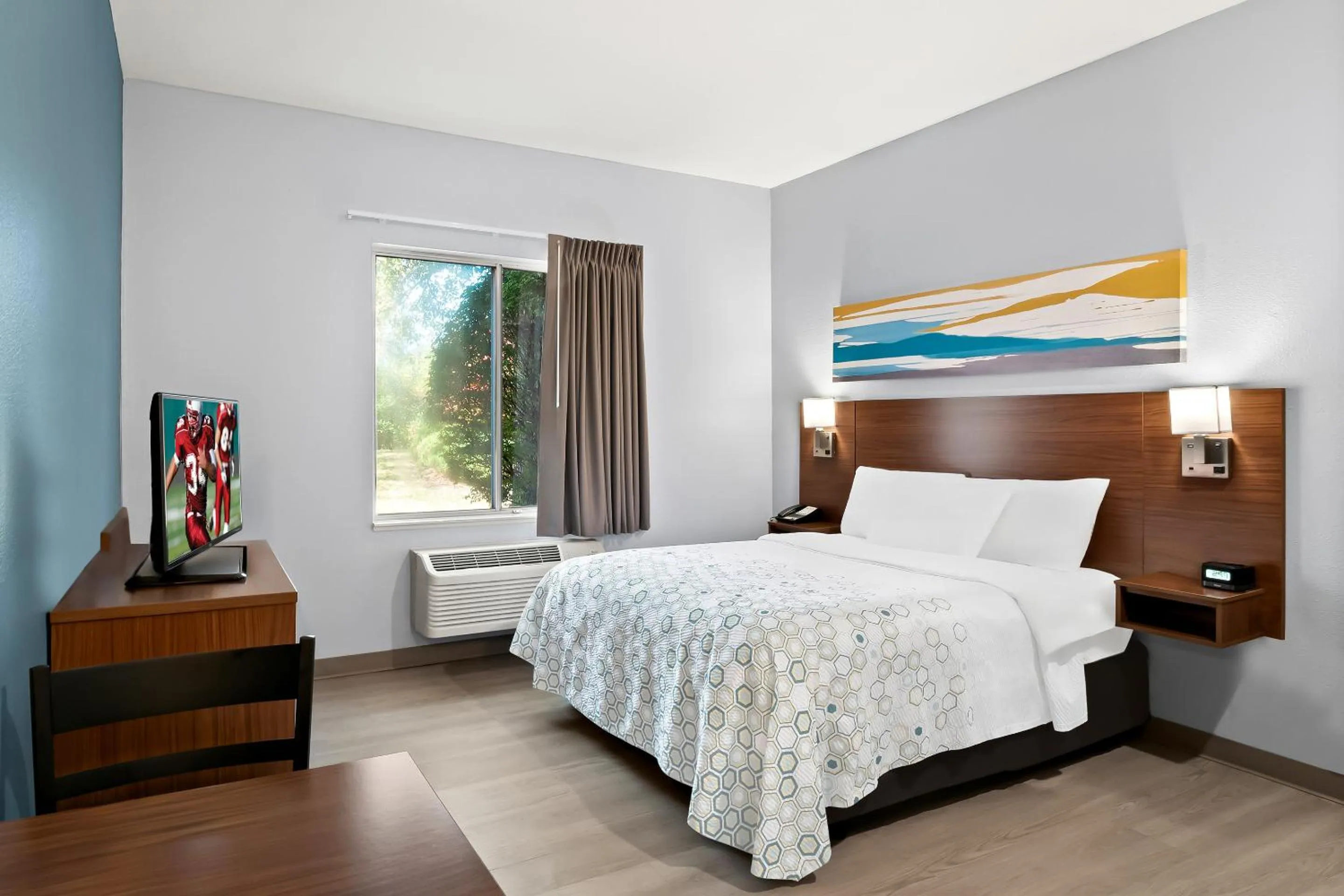 Photo of the whole room, Bed in HomeTowne Studios by Red Roof East Lansing - Okemos