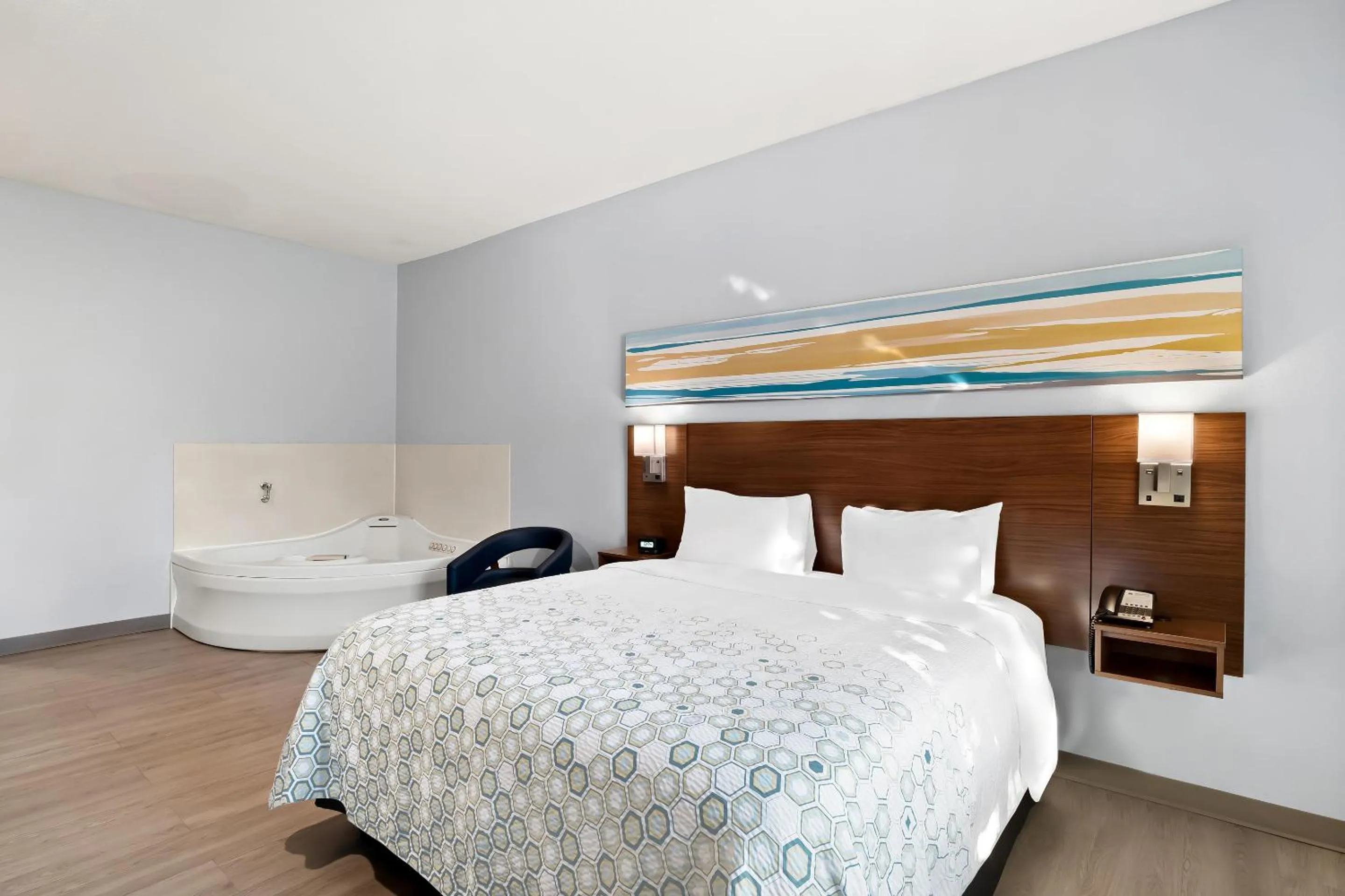 Photo of the whole room, Bed in HomeTowne Studios by Red Roof East Lansing - Okemos