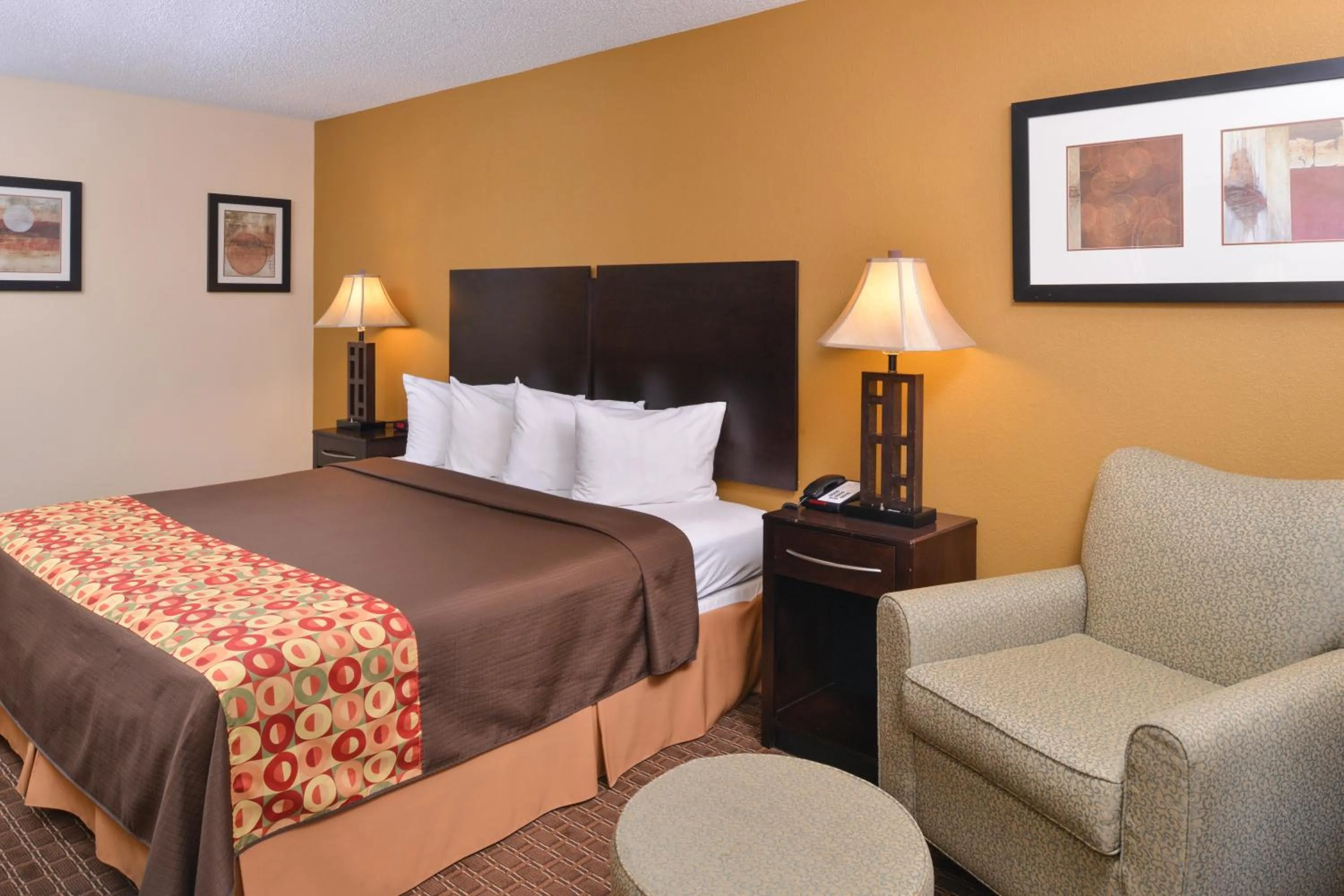 Bed in Americas Best Value Inn Tupelo Barnes Crossing