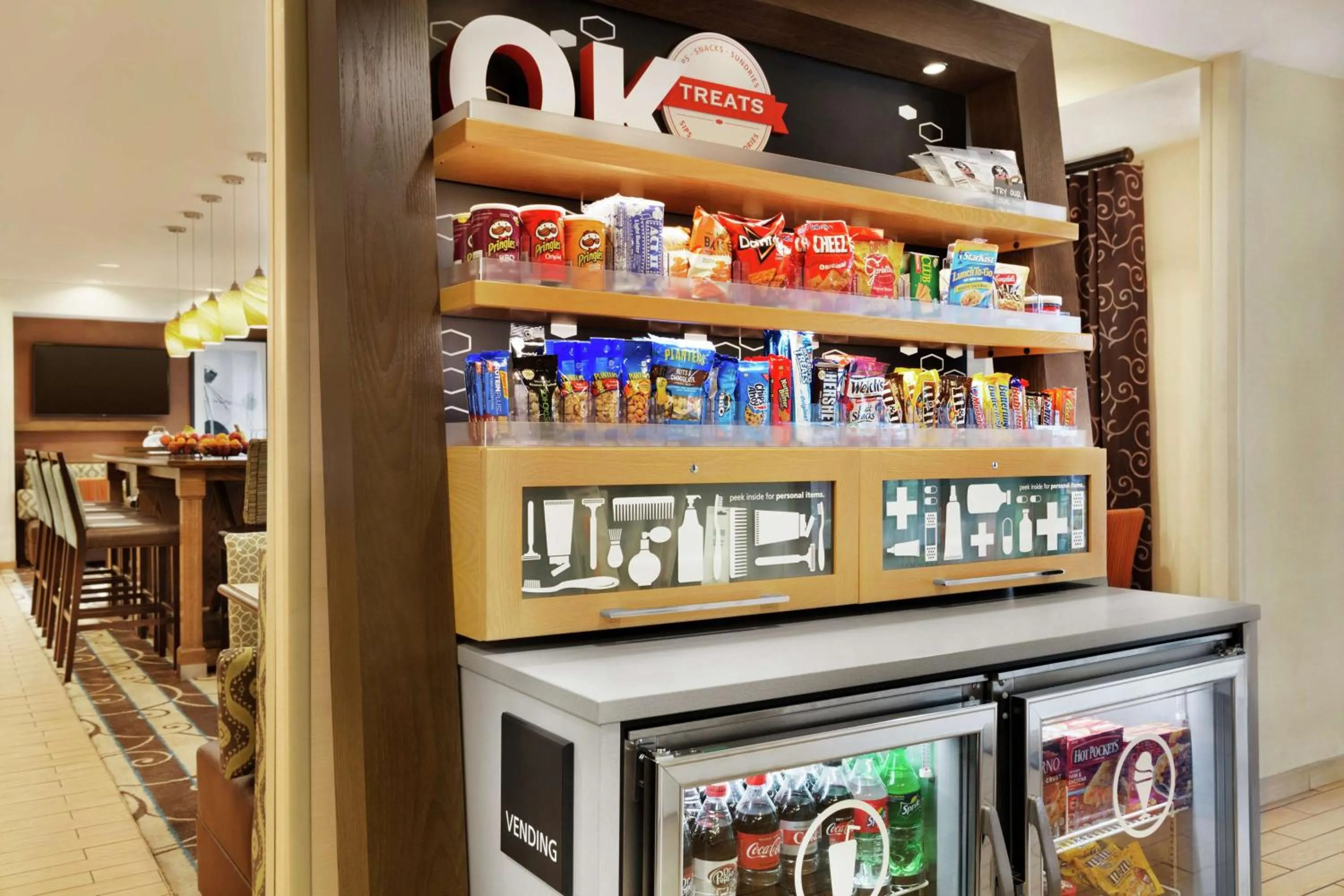 Dining area in Hampton Inn Shawnee