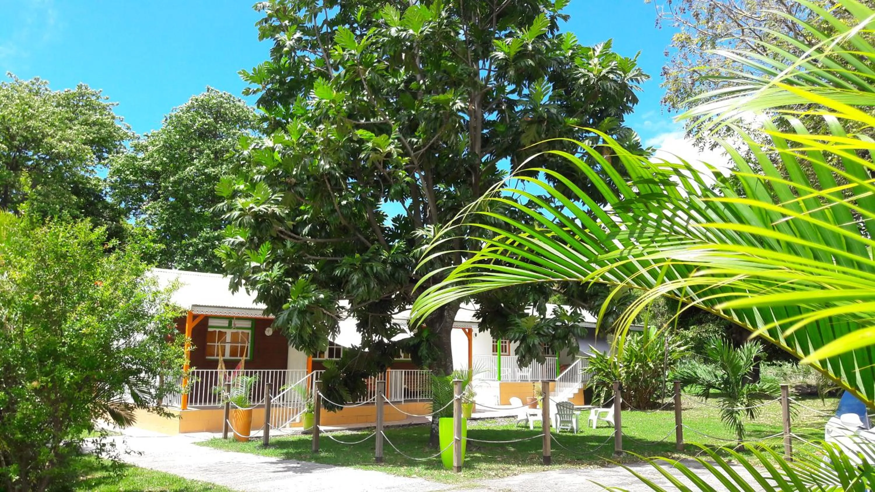 Property building in Bungalow PAPAYE