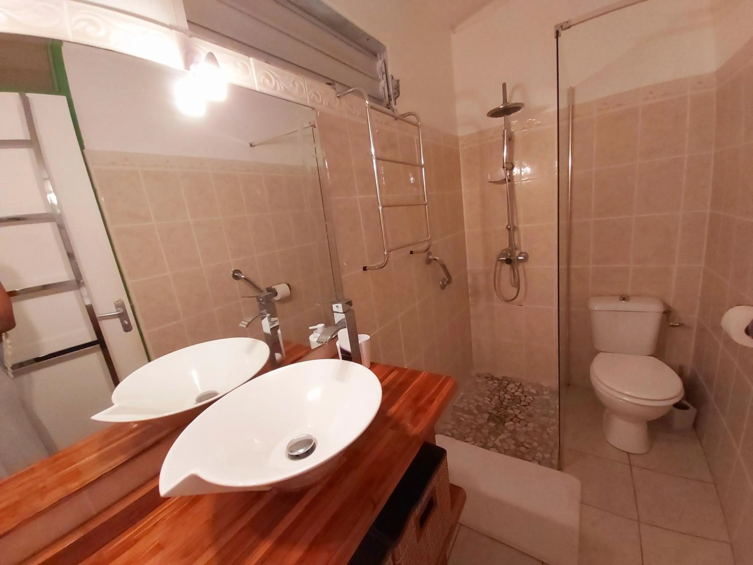 Shower in Bungalow PAPAYE