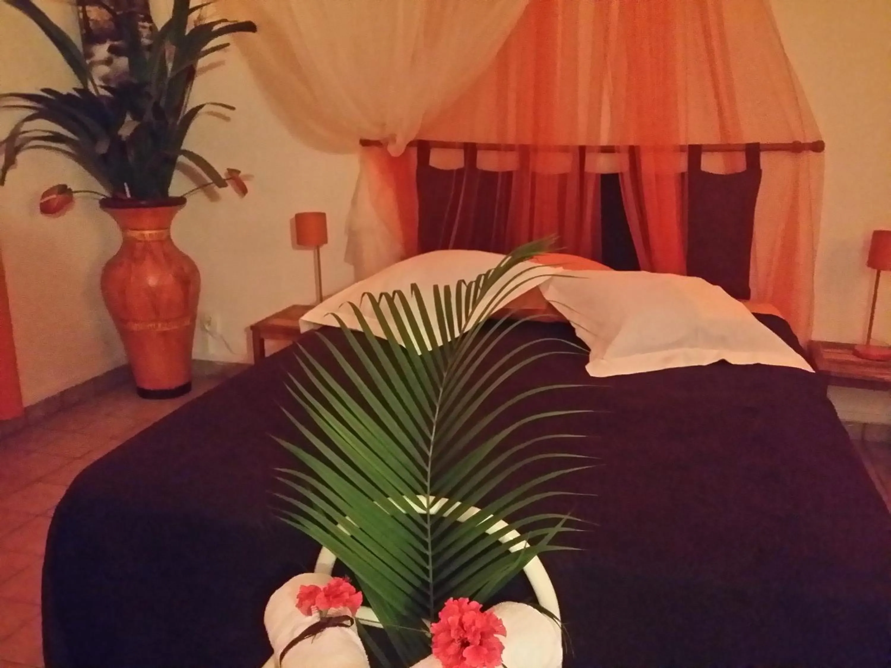 Photo of the whole room, Bed in Bungalow PAPAYE