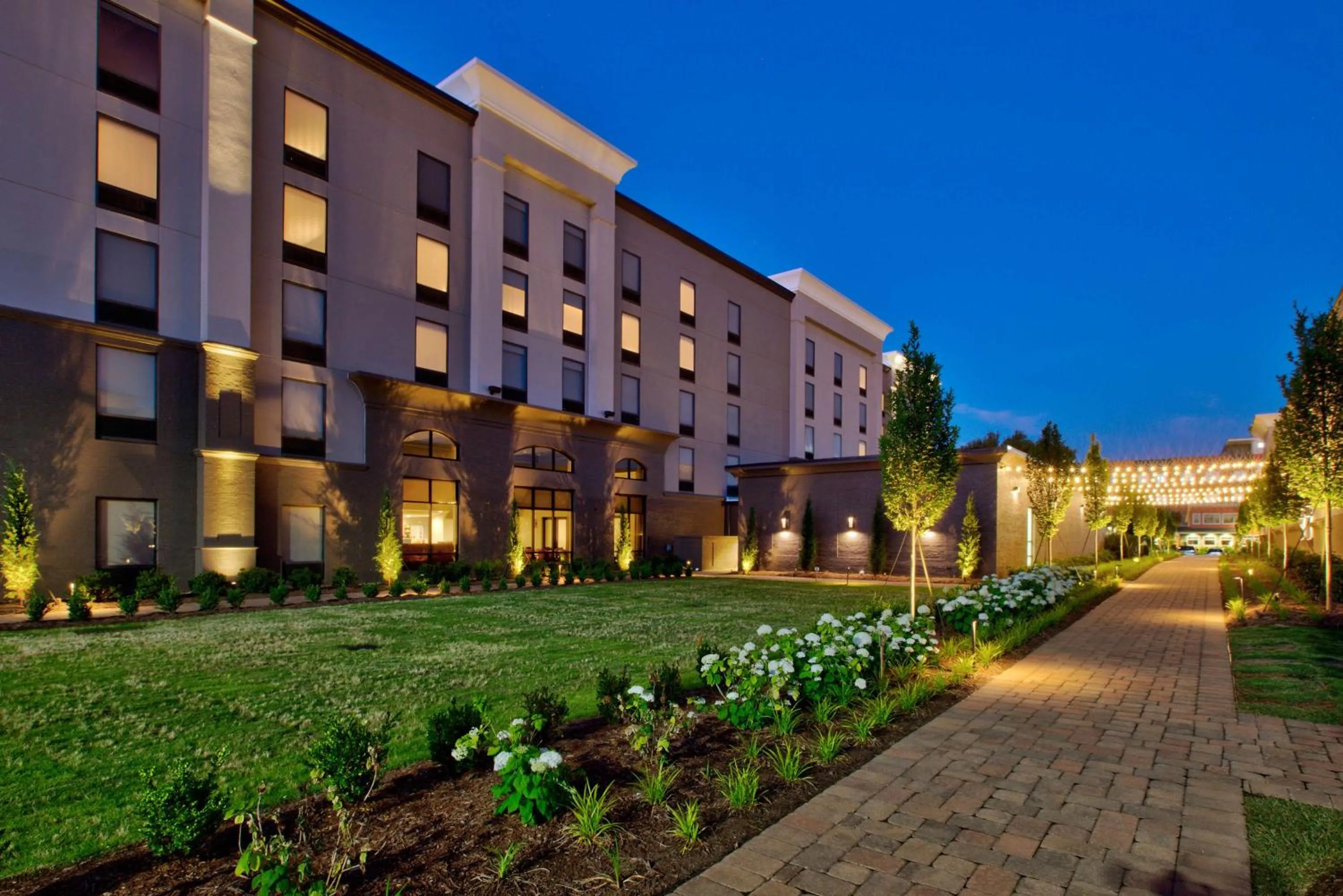 Inner courtyard view in Hampton Inn & Suites Spartanburg-I-26-Westgate Mall