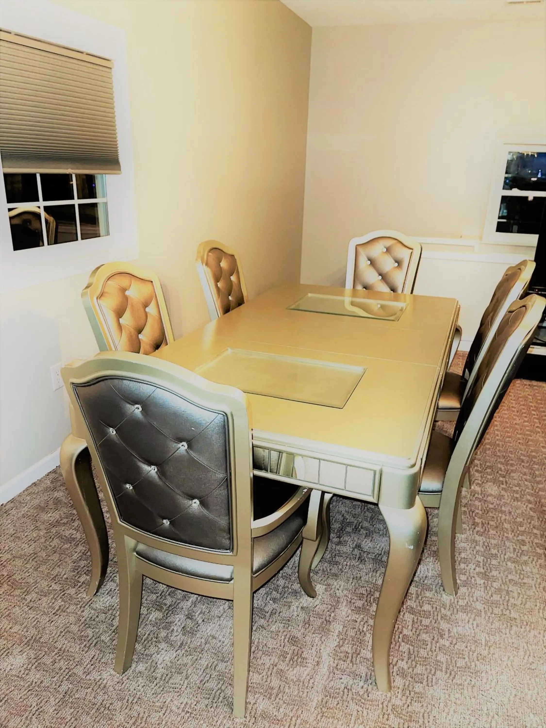 Dining area in Sand Dollar Motel