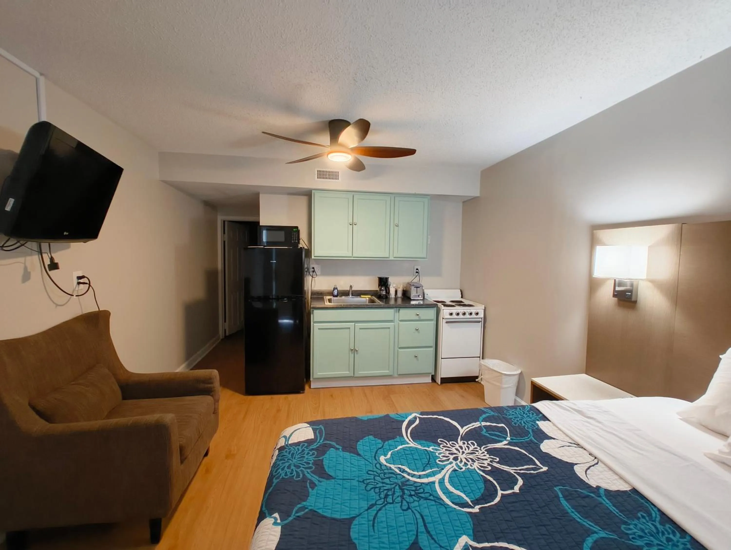 Bed in Sand Dollar Motel