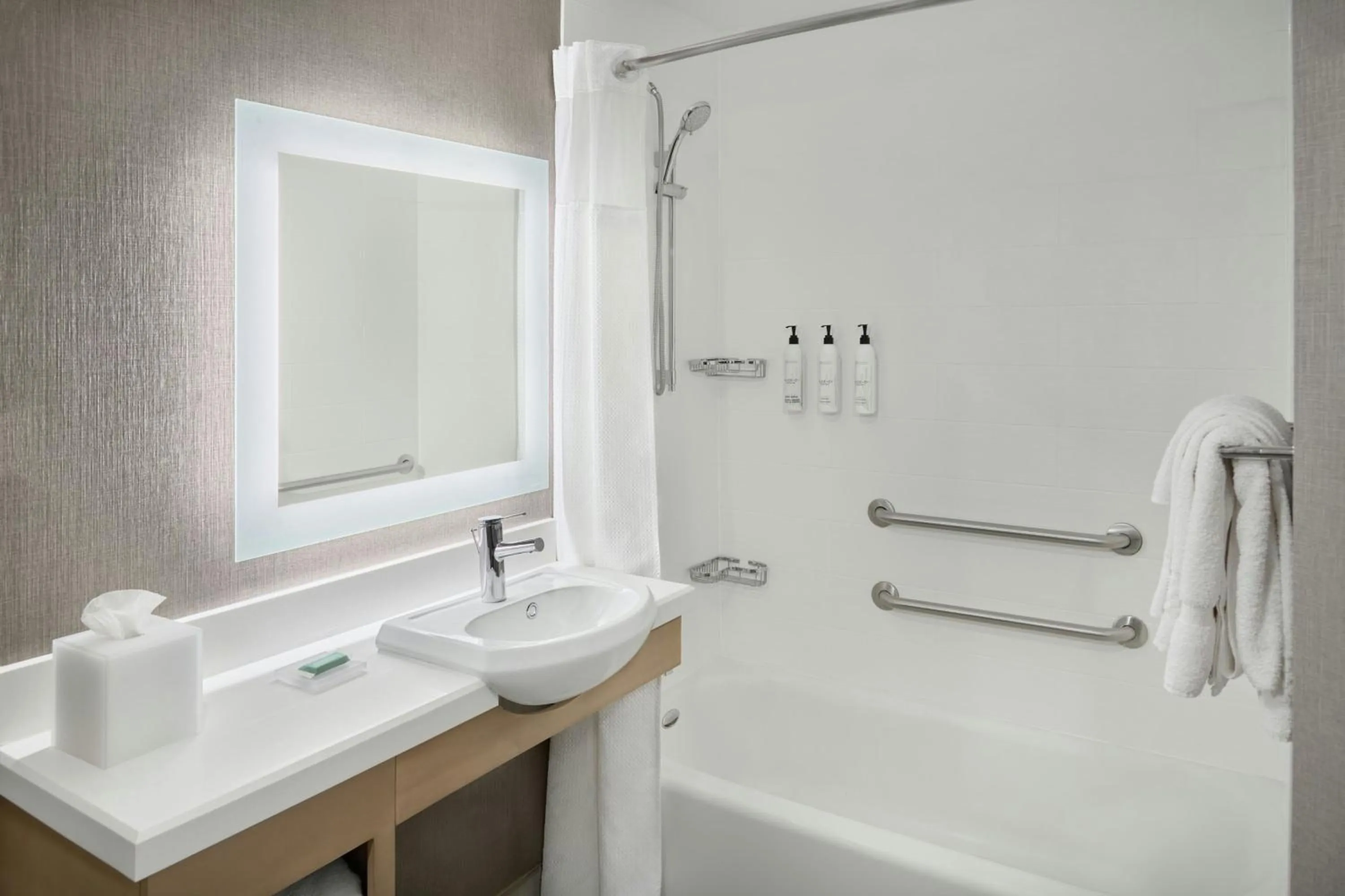 Bathroom in SpringHill Suites by Marriott Lansing
