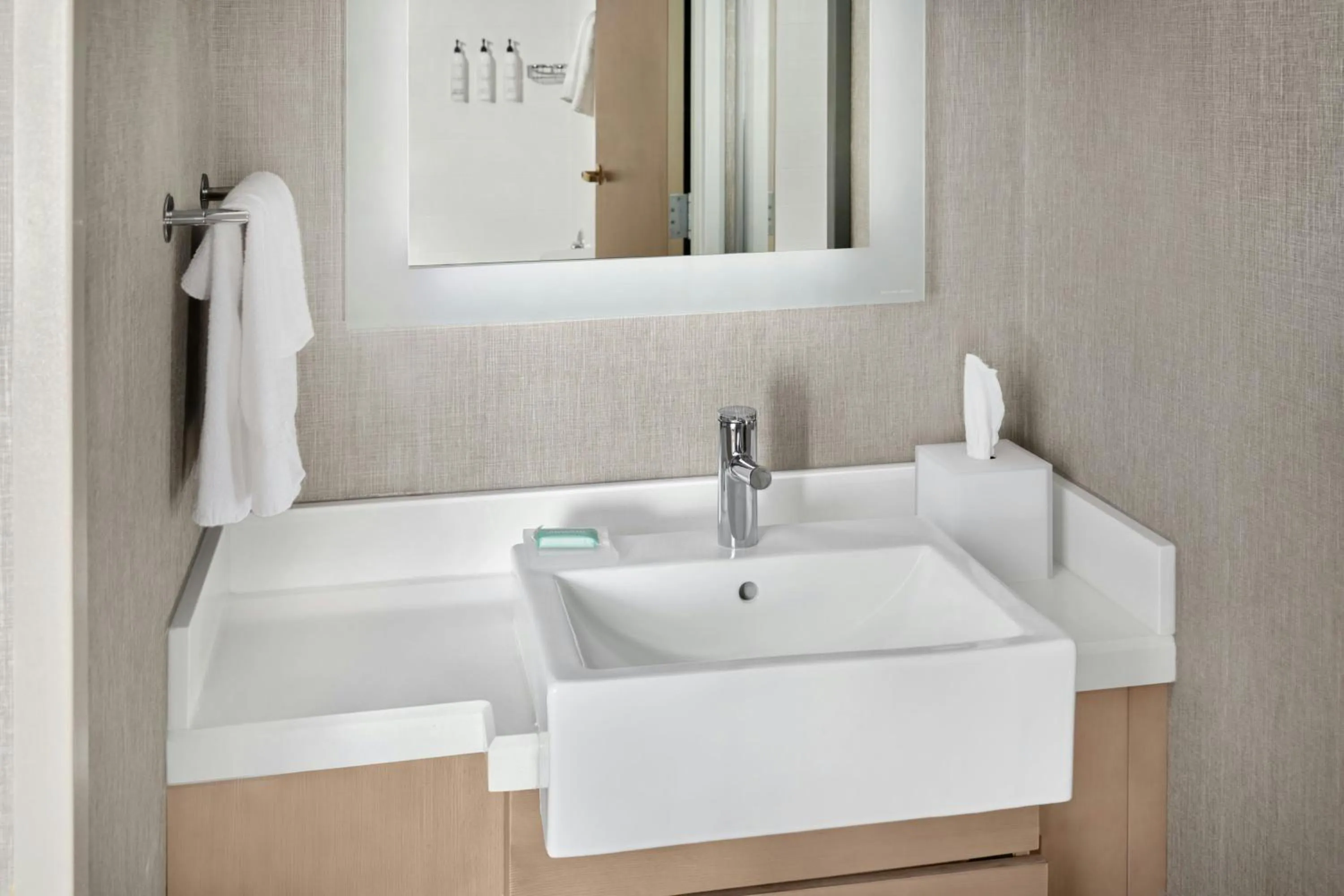 Bathroom in SpringHill Suites by Marriott Lansing