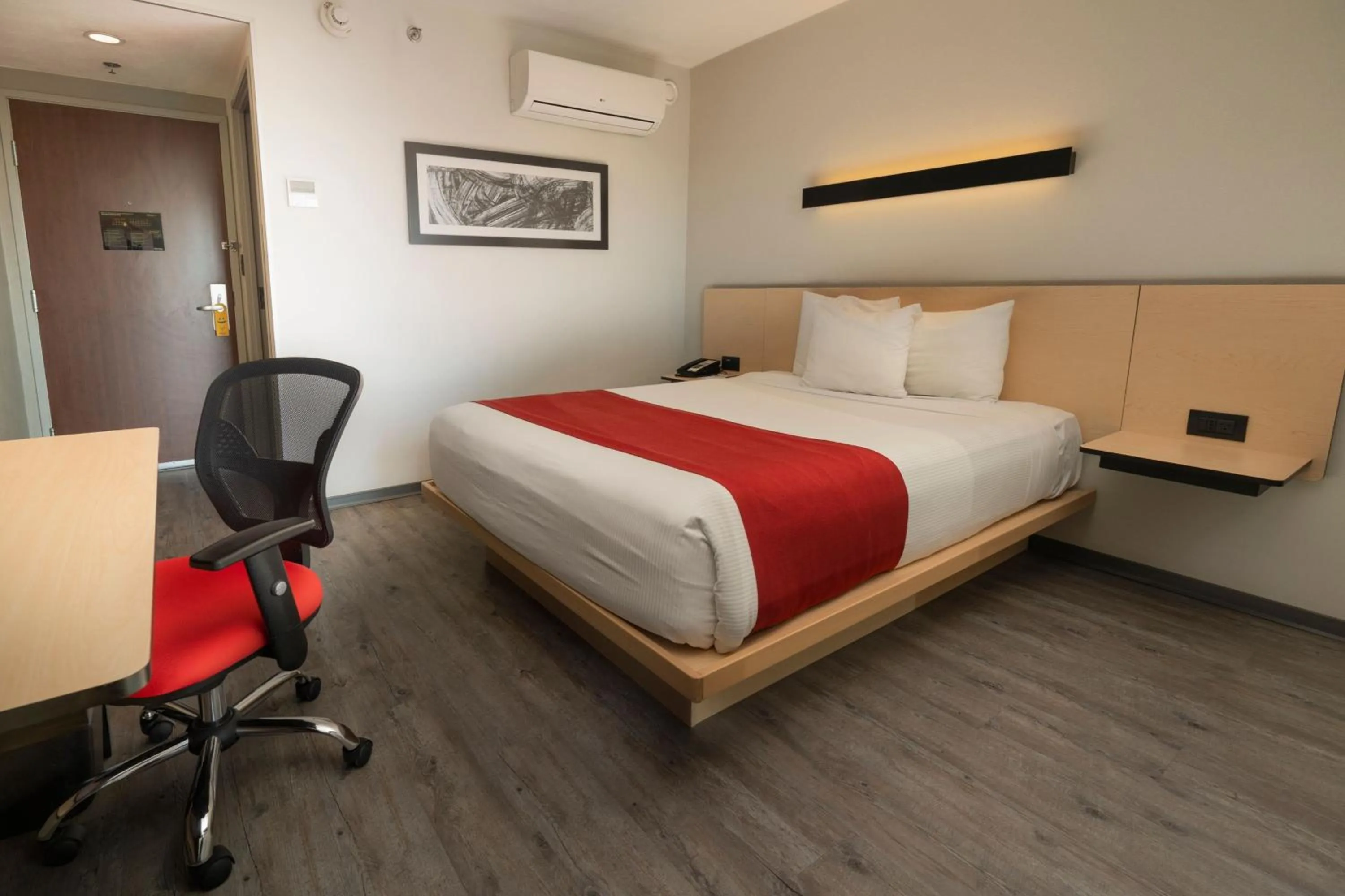 Bedroom, Bed in City Express by Marriott Santiago Aeropuerto