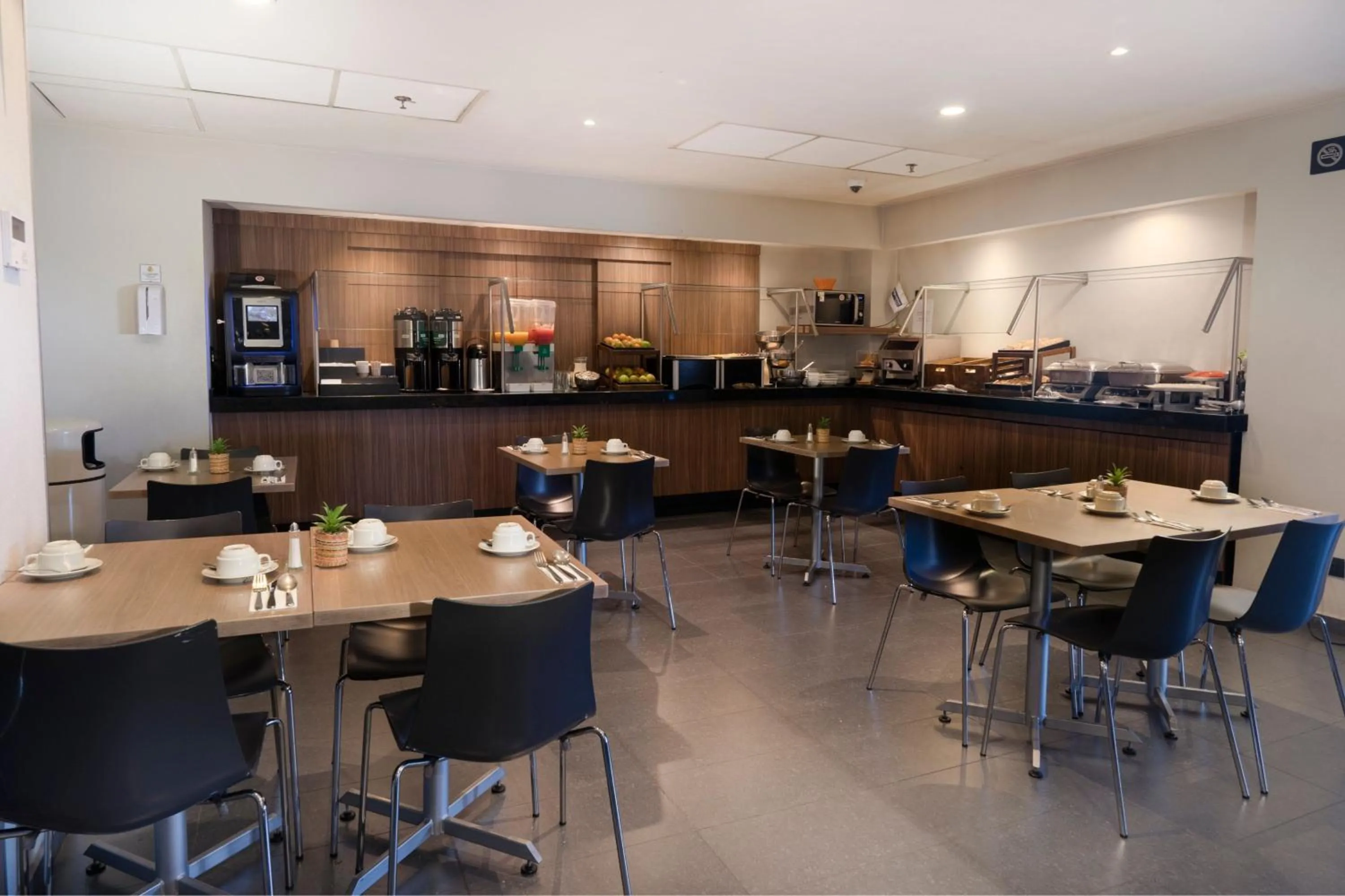 Restaurant/places to eat in City Express by Marriott Santiago Aeropuerto