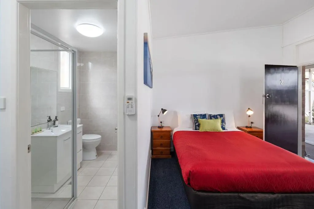 Photo of the whole room, Bed in Royal Motel Tenterfield