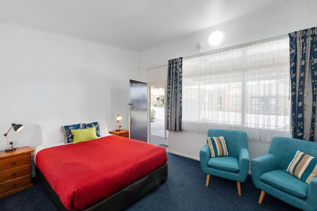 Photo of the whole room, Bed in Royal Motel Tenterfield