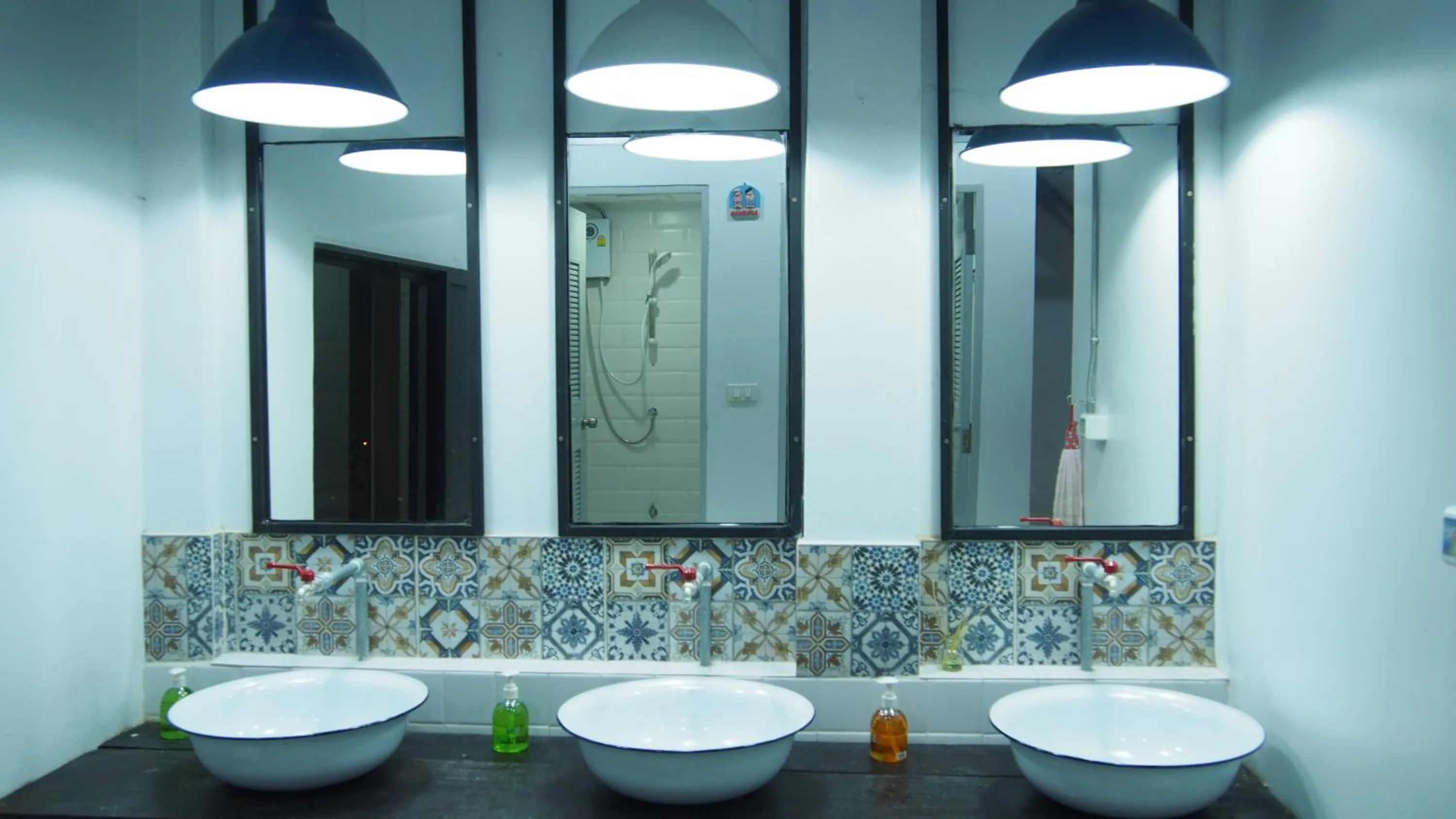 Bathroom in Dhub Hostel Donmueng