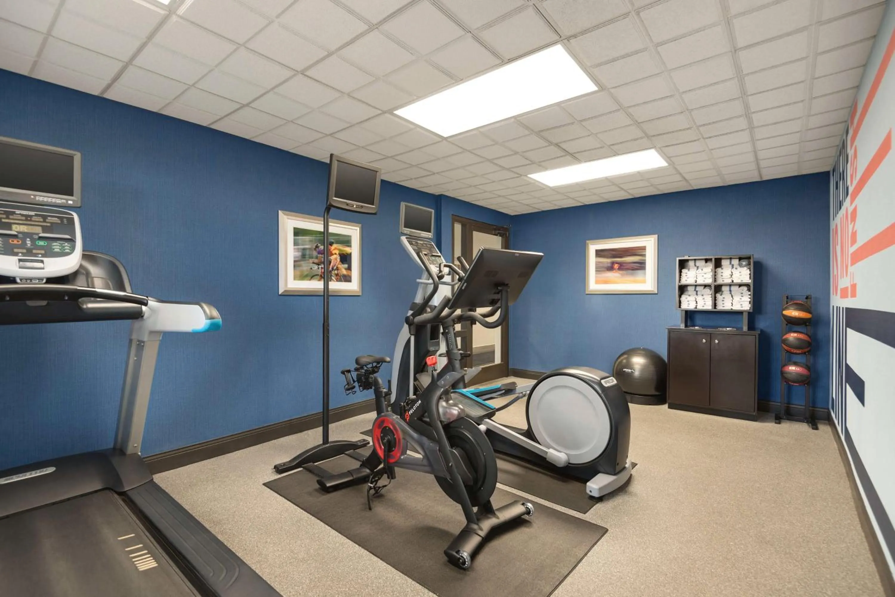 Fitness centre/facilities in Hampton Inn & Suites San Marcos