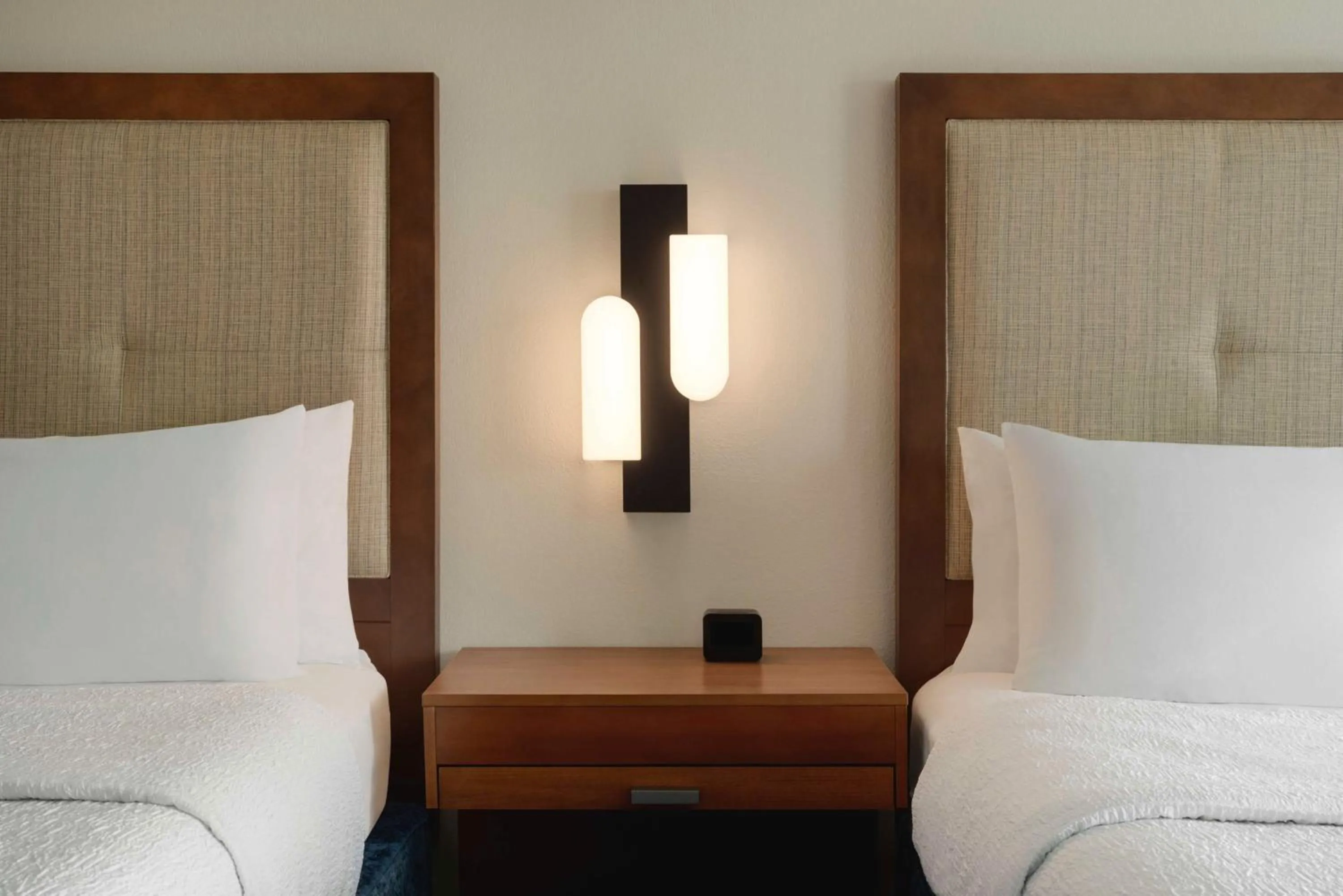 Bed in Hampton Inn & Suites San Marcos