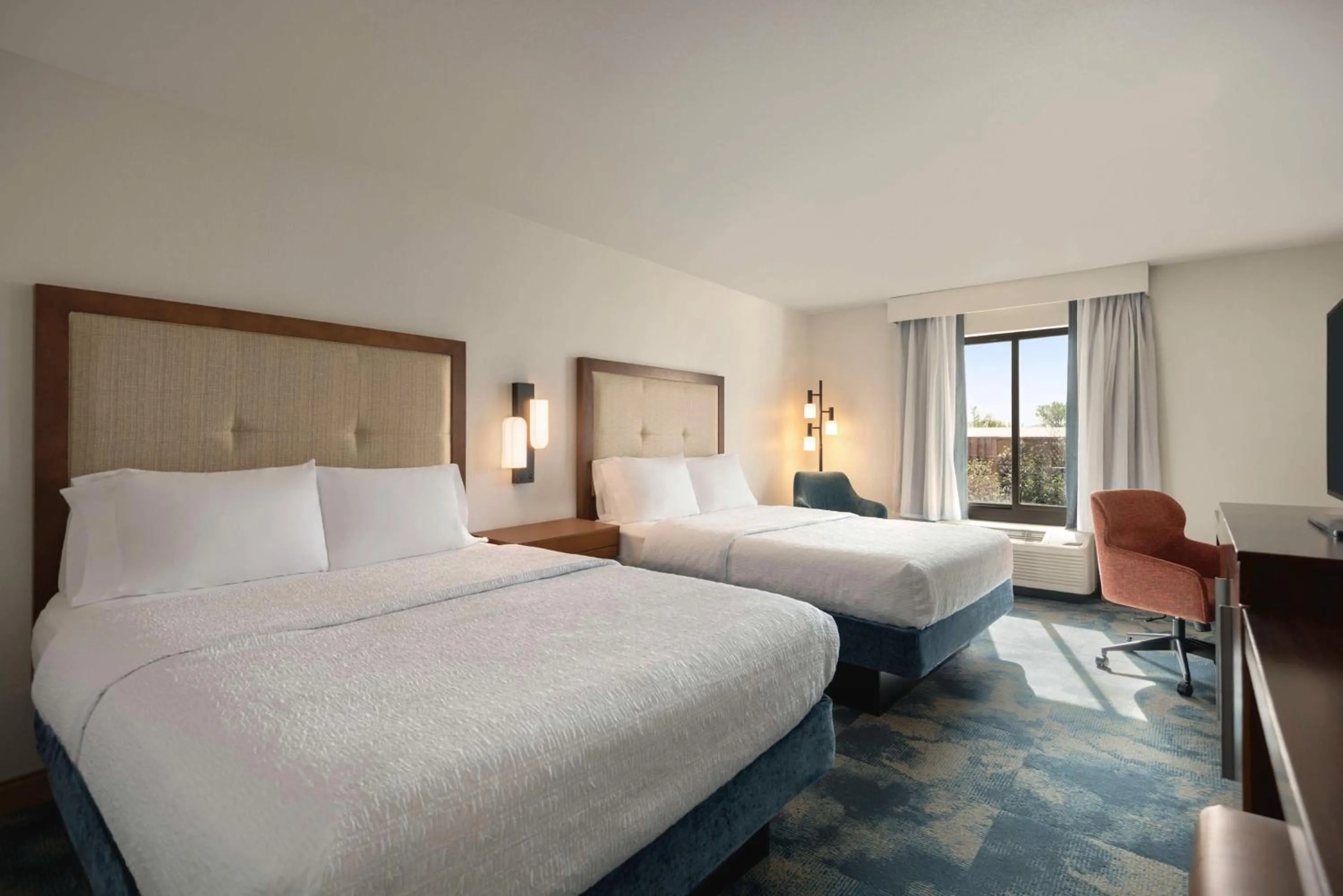 Bed in Hampton Inn & Suites San Marcos