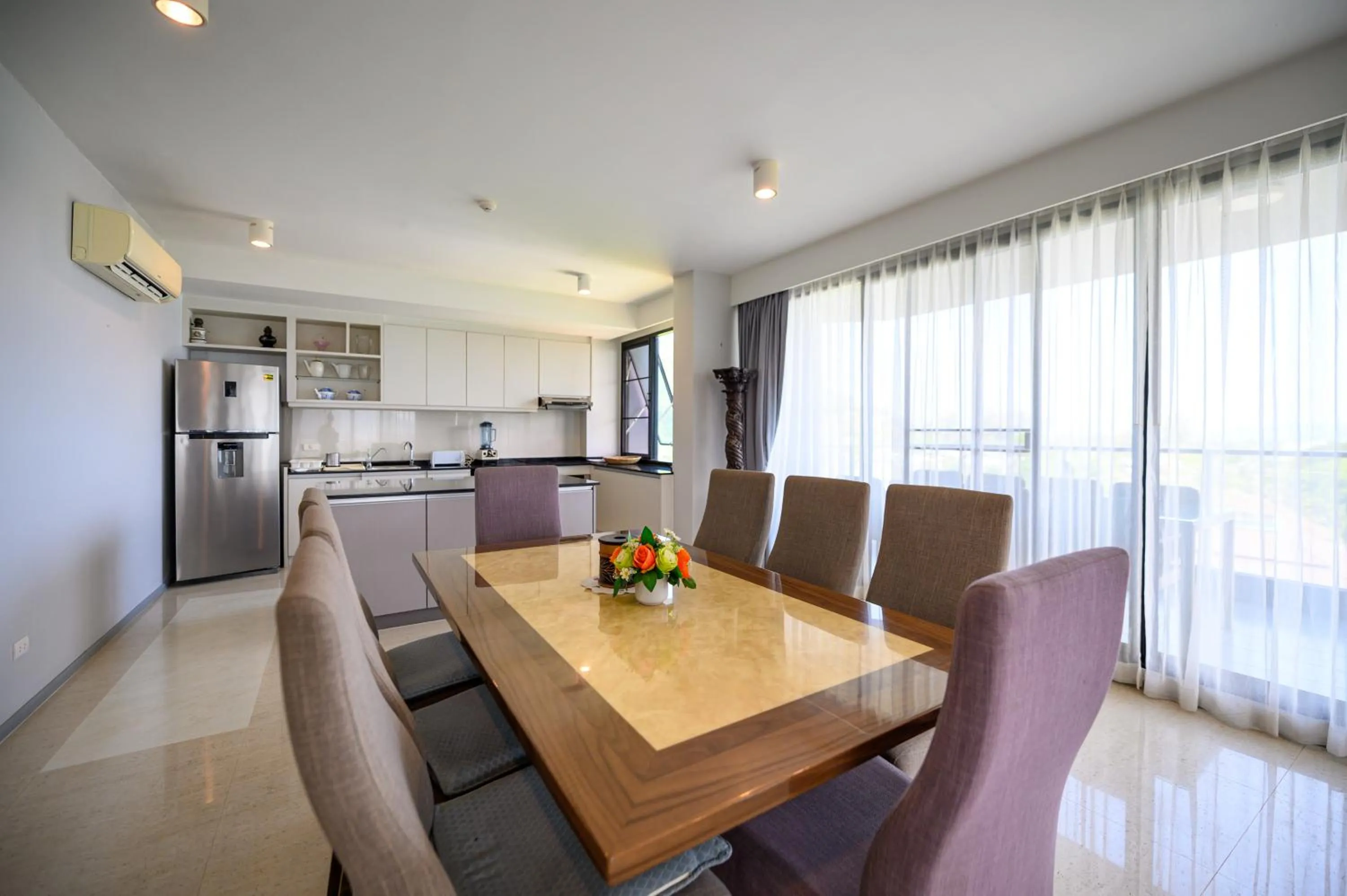 Dining area in 6th Avenue Surin Beach - Official Account