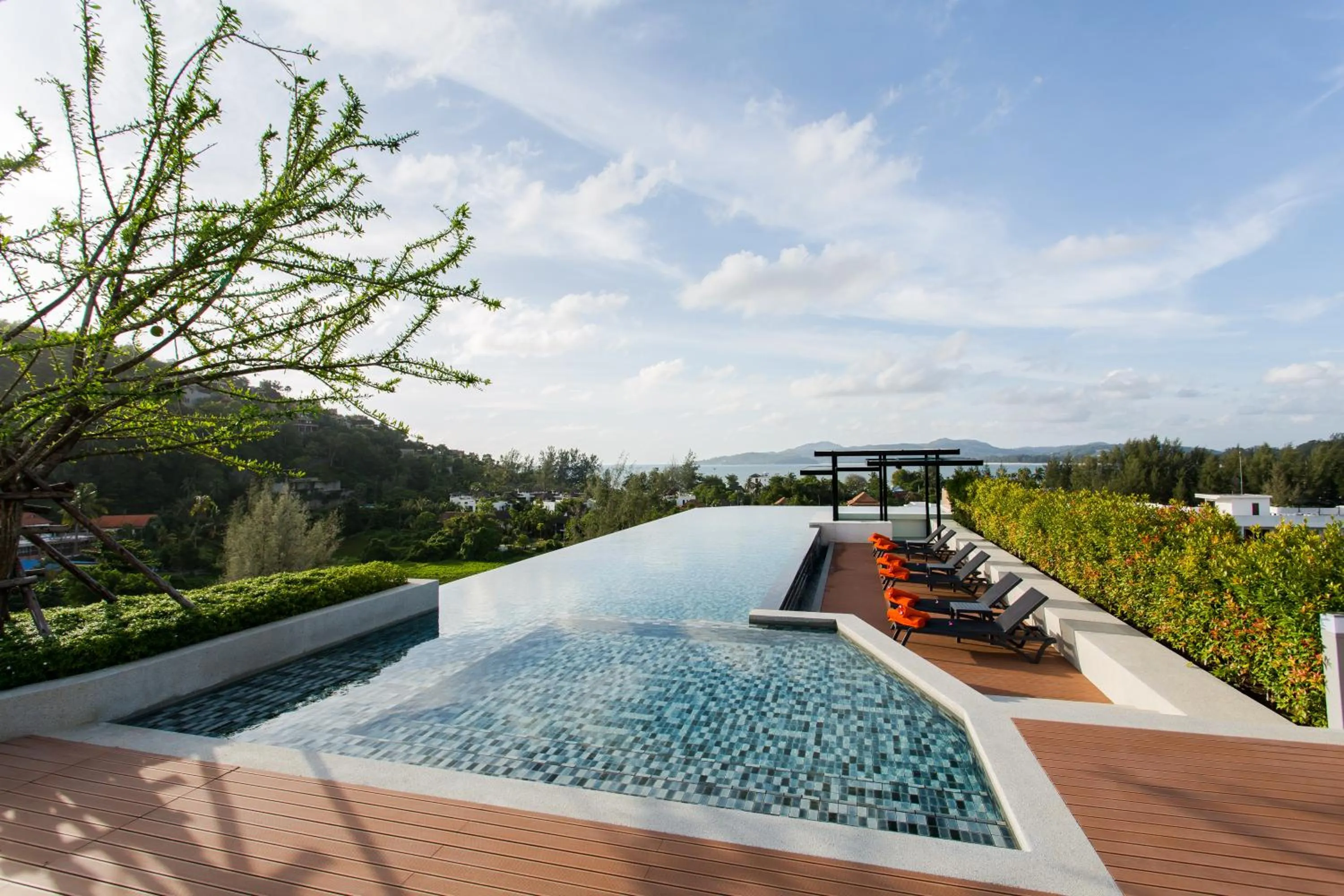  in 6th Avenue Surin Beach - Official Account