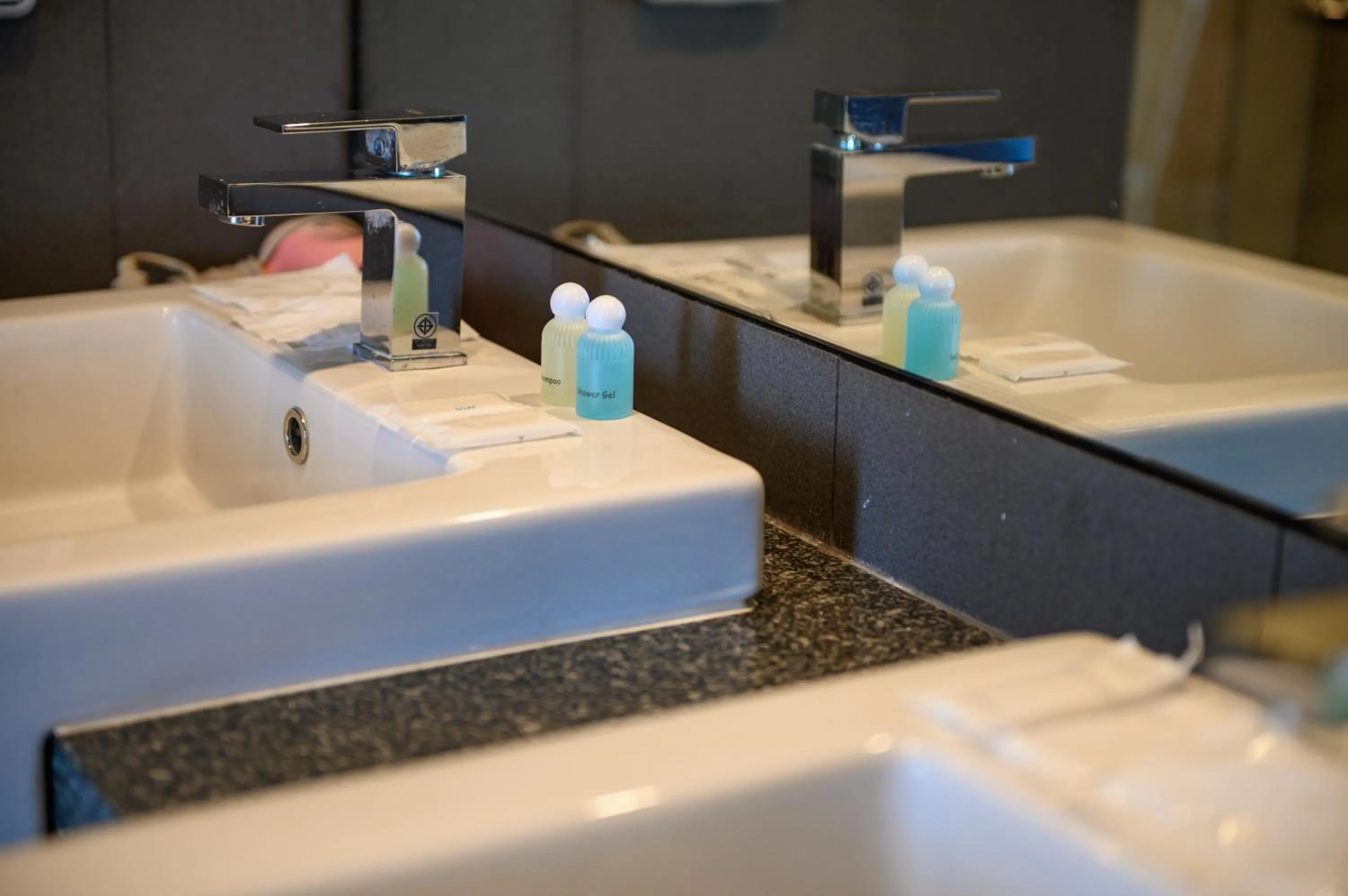 6th Avenue Surin Beach - Official Account