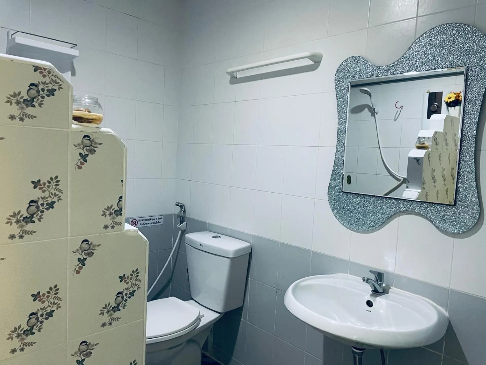 Toilet in Nawaporn Place