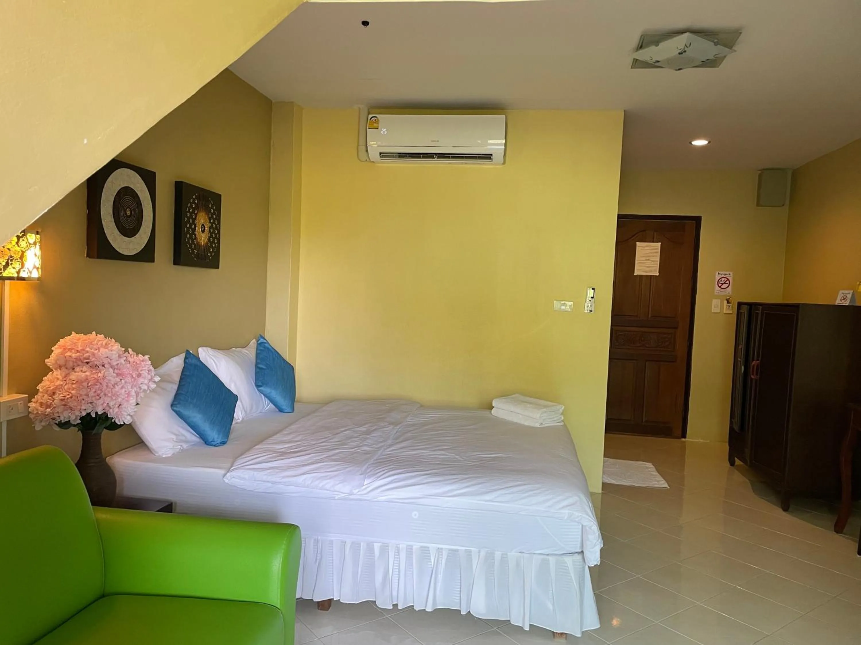 Bed in Nawaporn Place