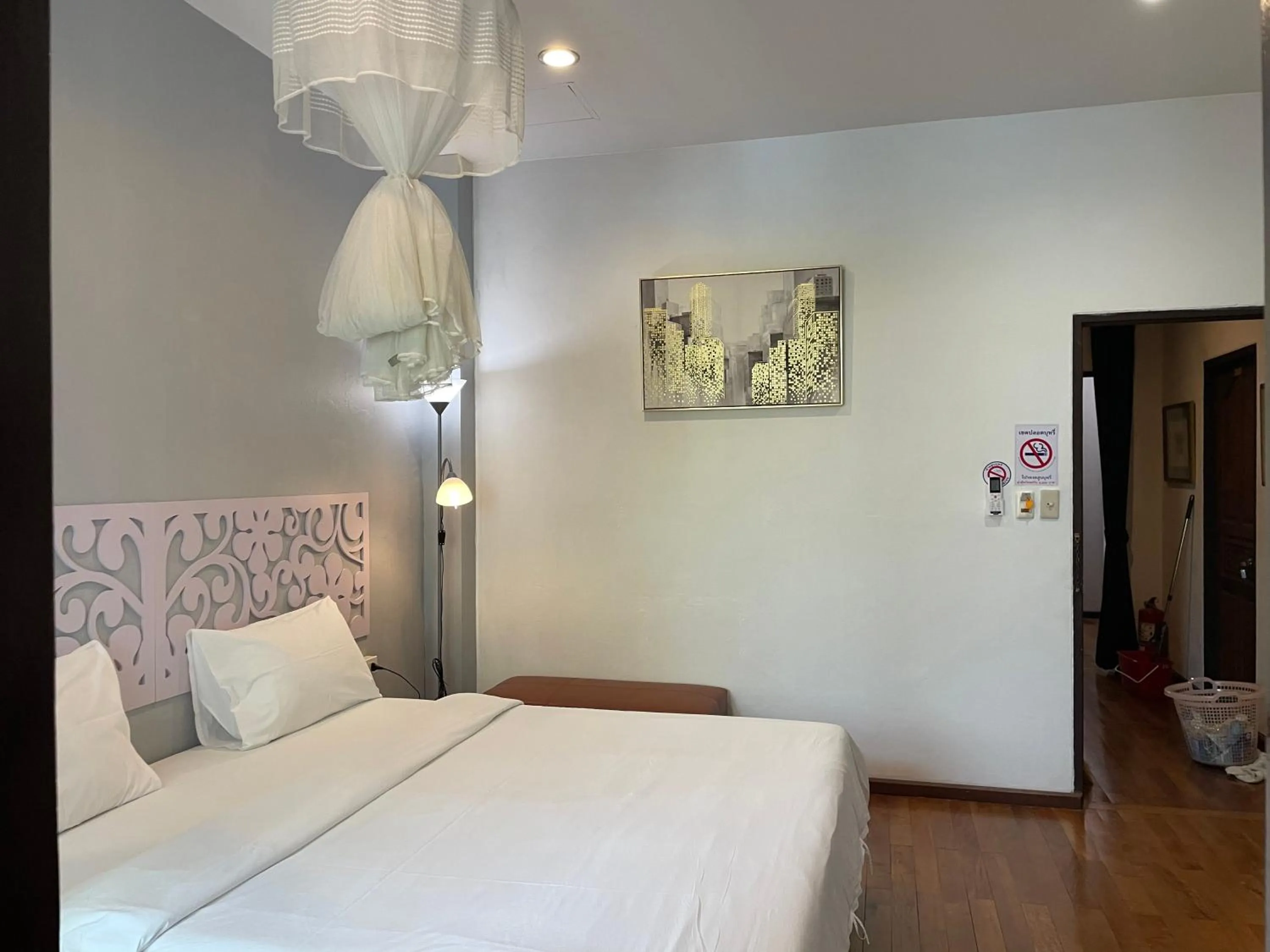 Photo of the whole room, Bed in Nawaporn Place