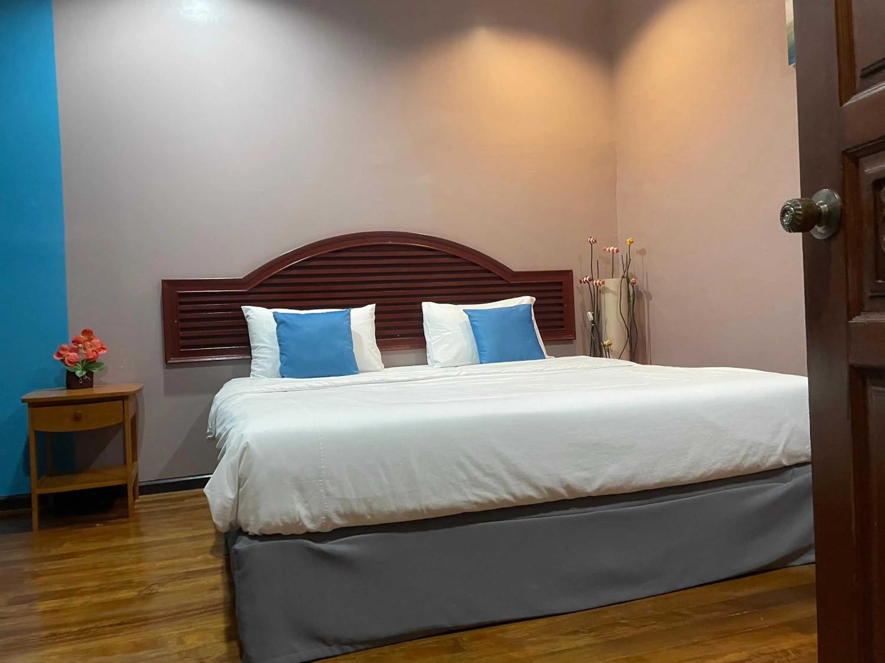 Bed in Nawaporn Place