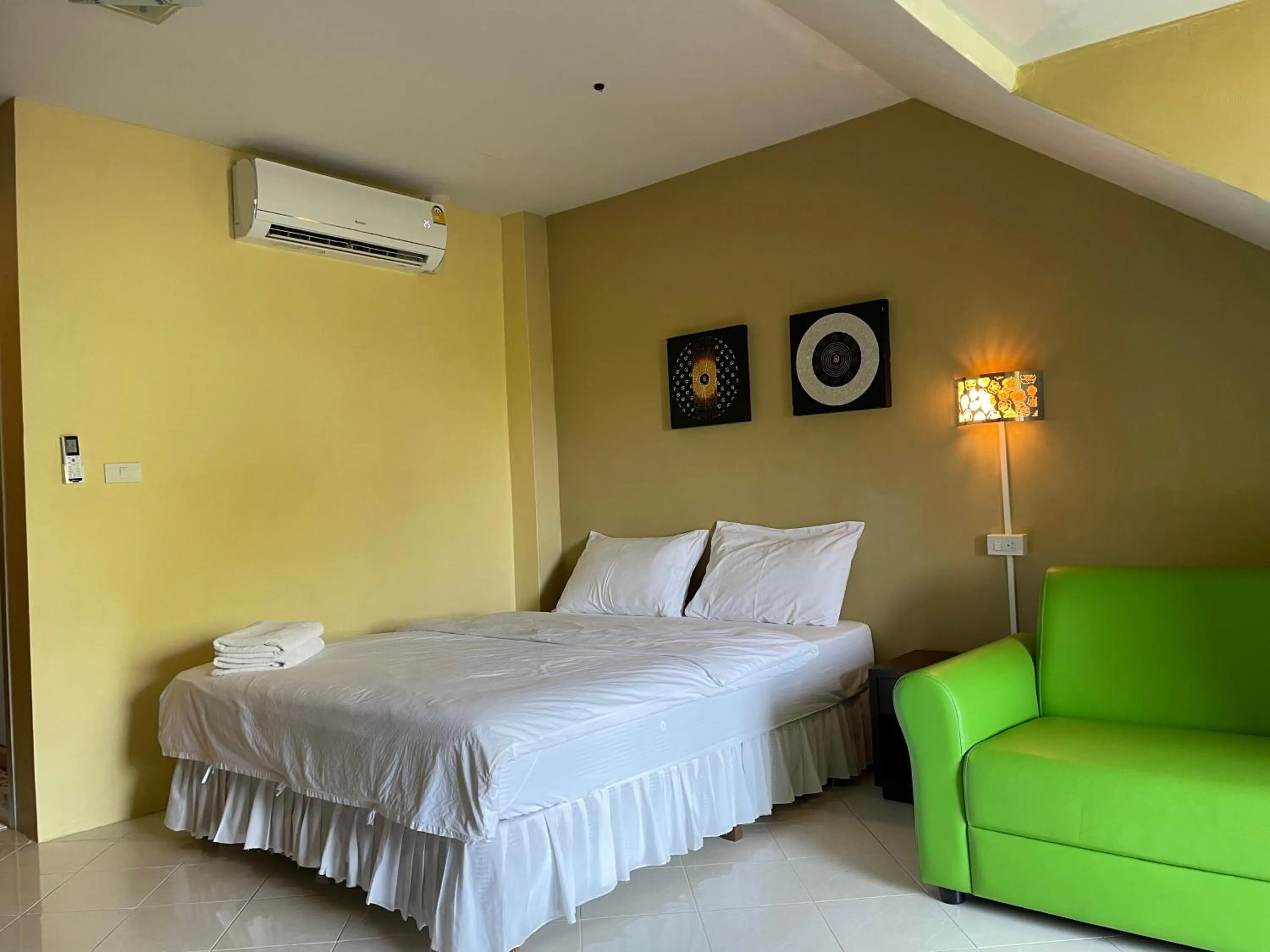 Bed in Nawaporn Place