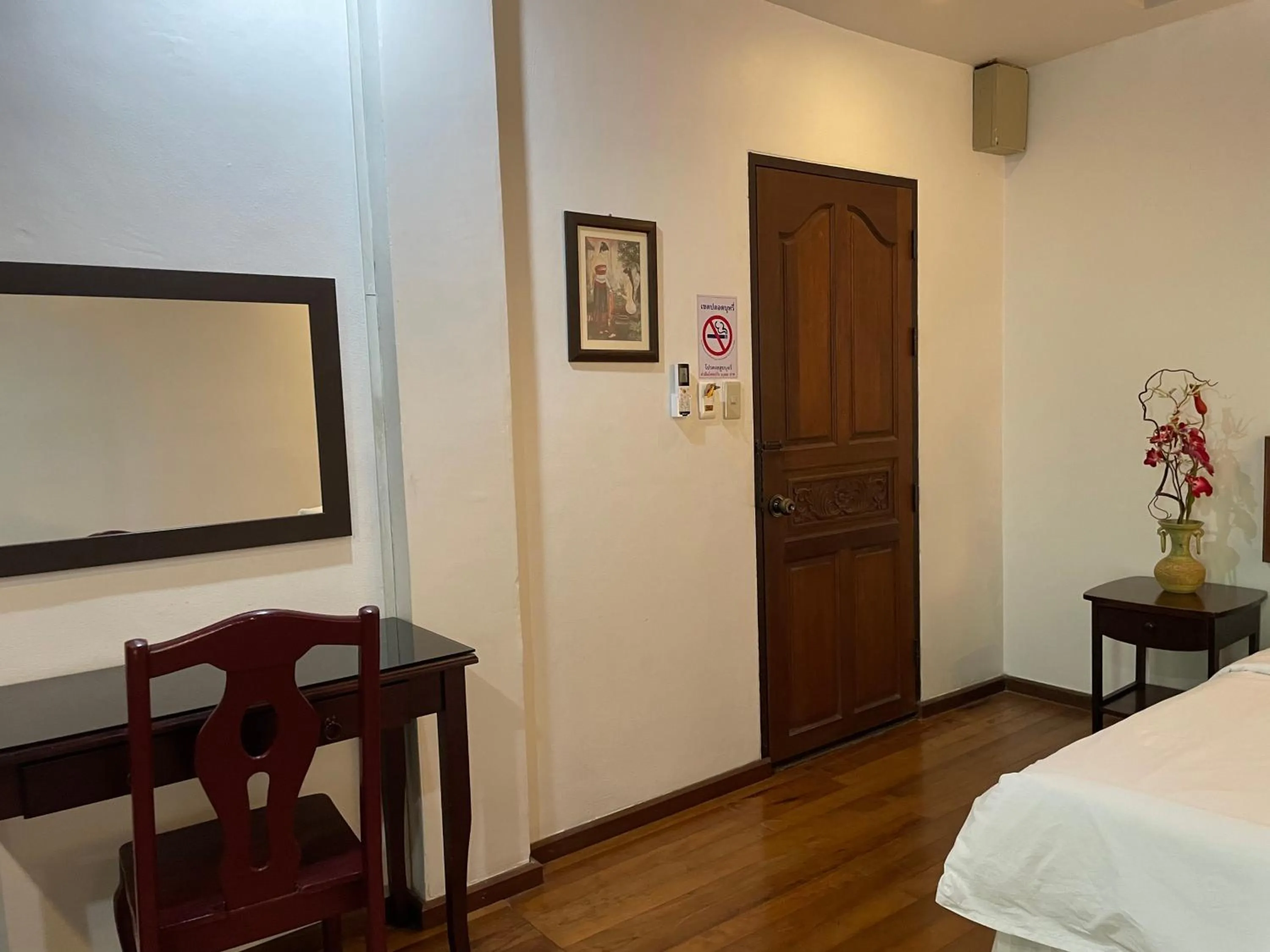 Photo of the whole room, Bed in Nawaporn Place