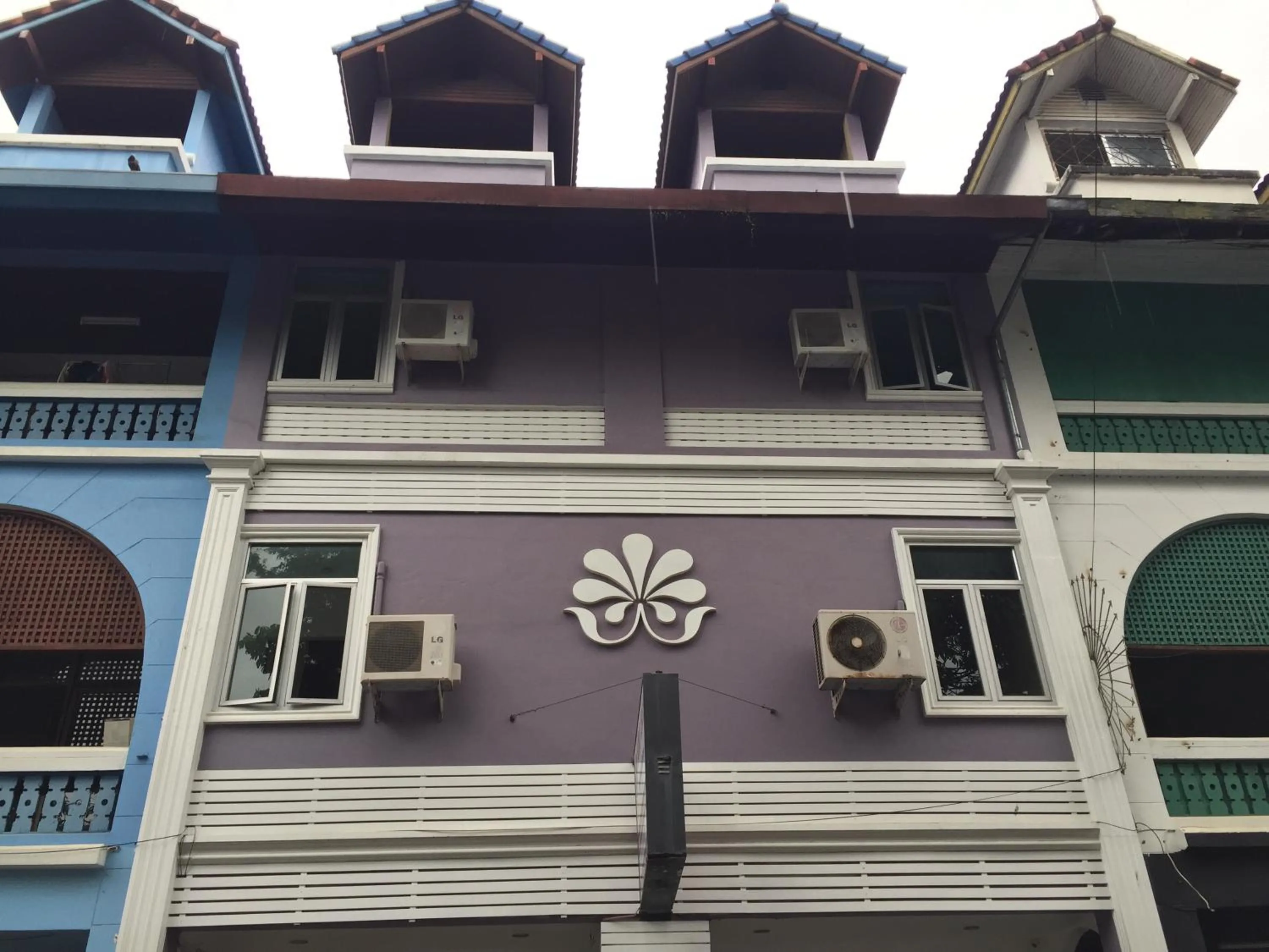 Property building in Nawaporn Place