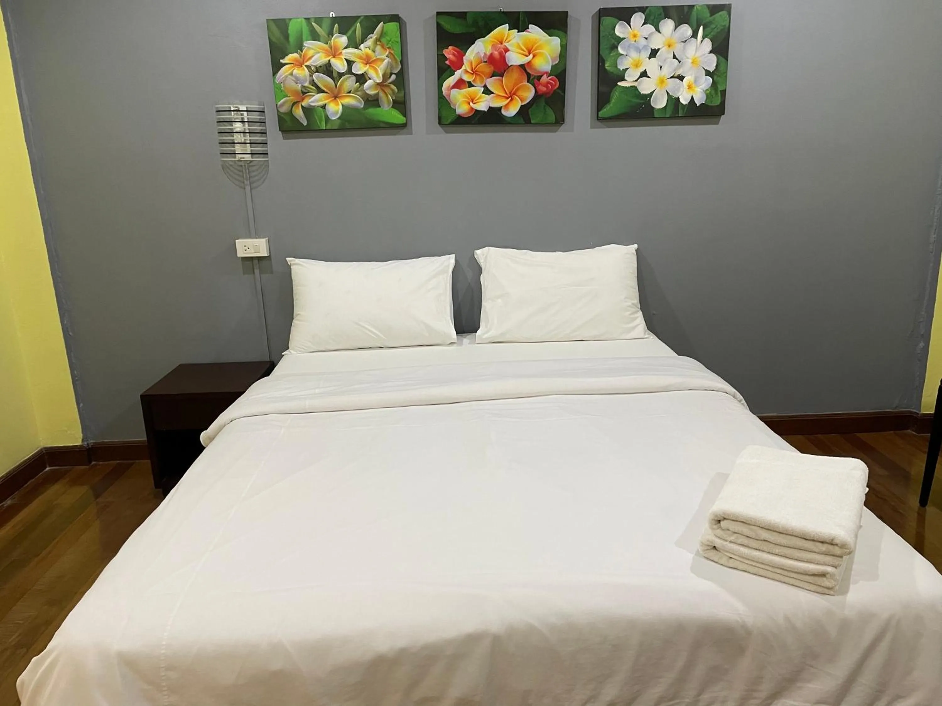 Bed in Nawaporn Place